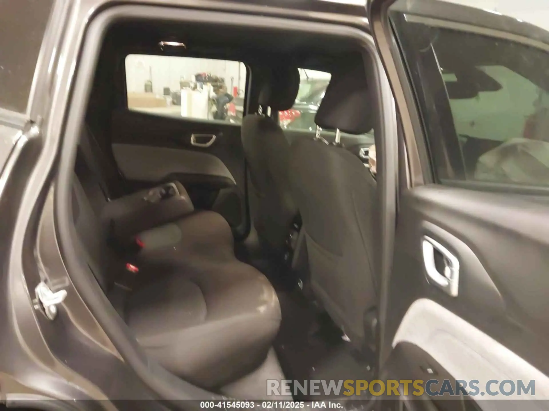 8 Photograph of a damaged car 3C4NJDAN8PT531397 JEEP COMPASS 2023