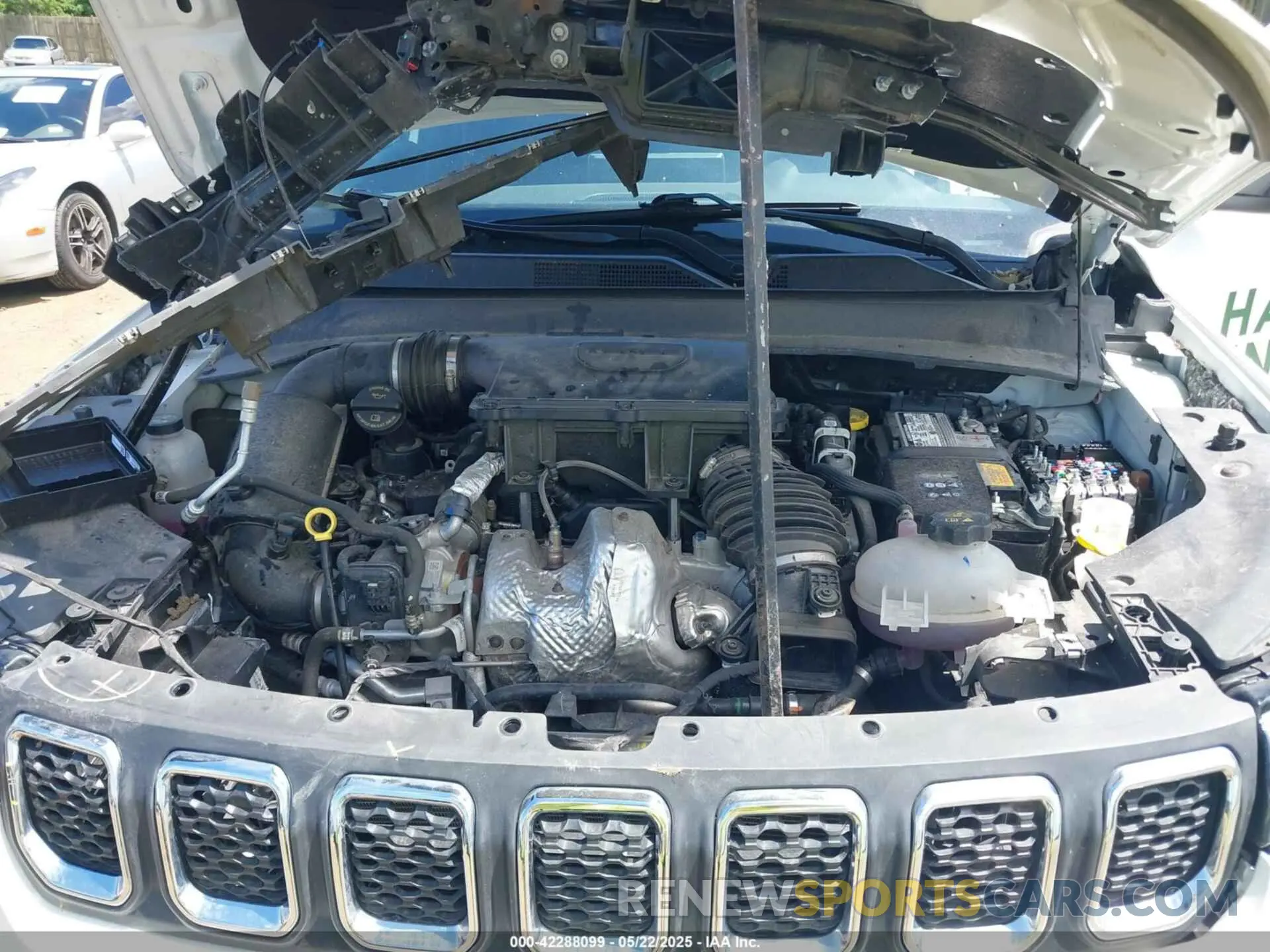 10 Photograph of a damaged car 3C4NJDAN8PT558325 JEEP COMPASS 2023