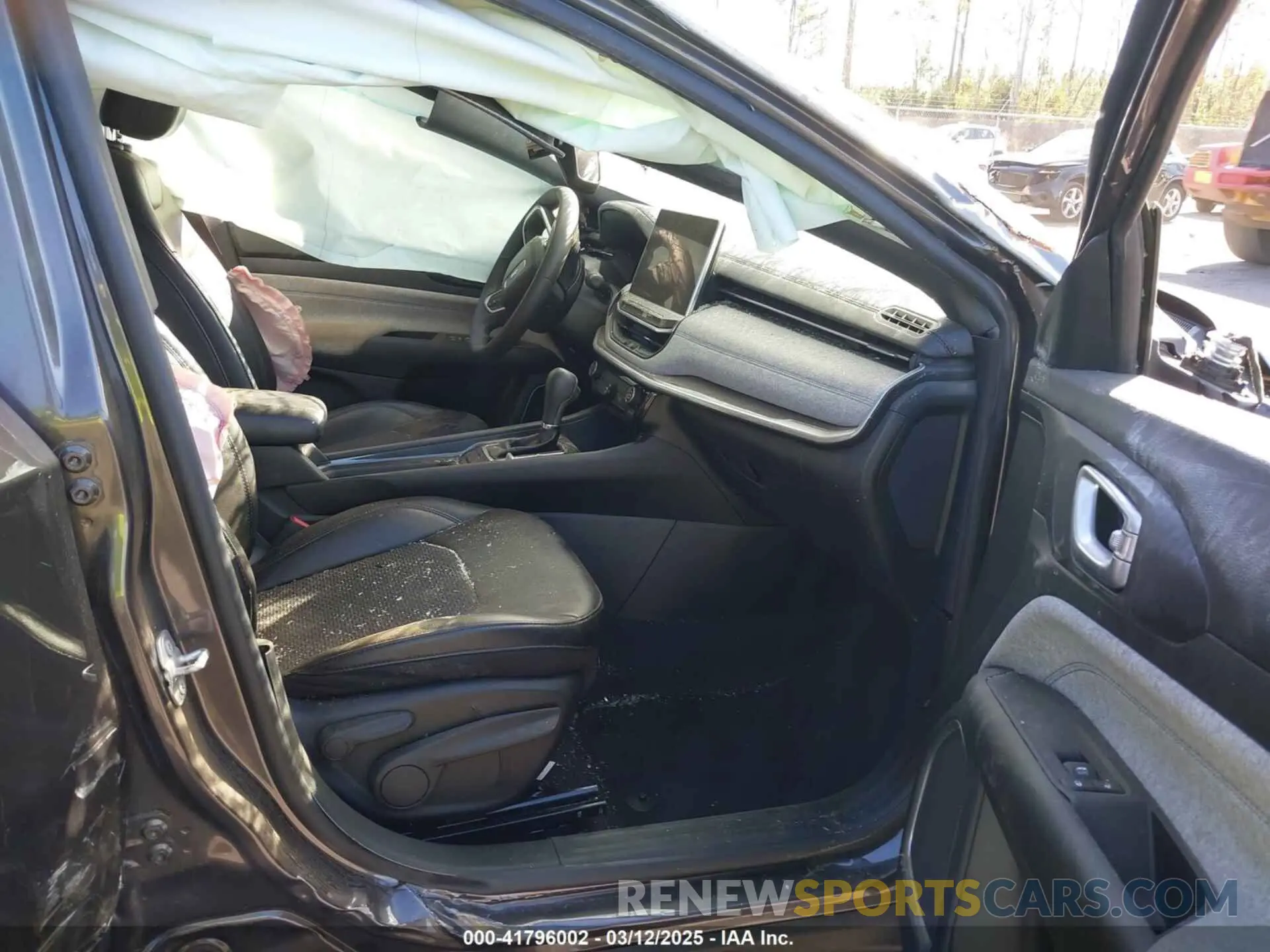 5 Photograph of a damaged car 3C4NJDBN1PT543129 JEEP COMPASS 2023