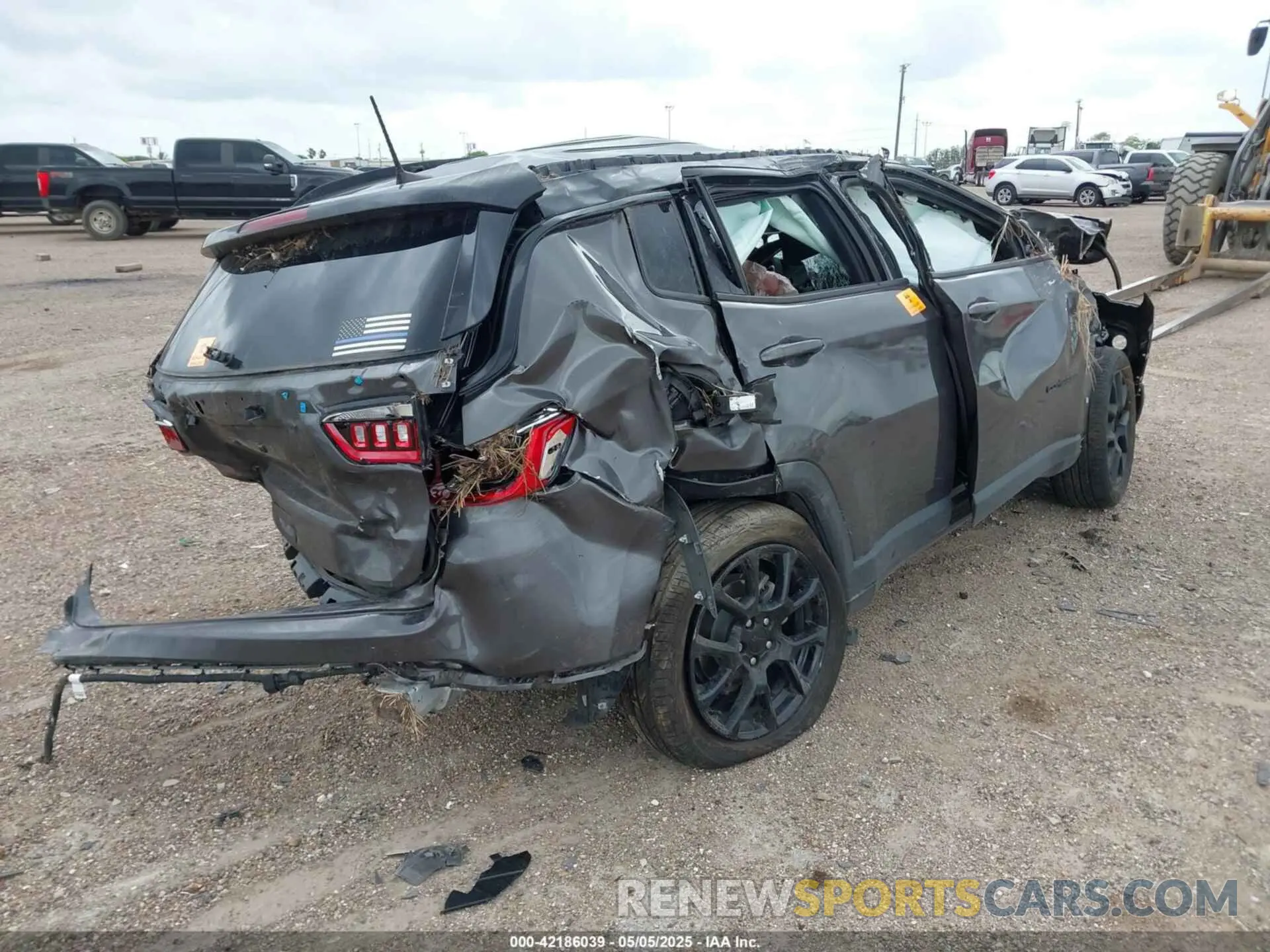 4 Photograph of a damaged car 3C4NJDBN2PT503268 JEEP COMPASS 2023
