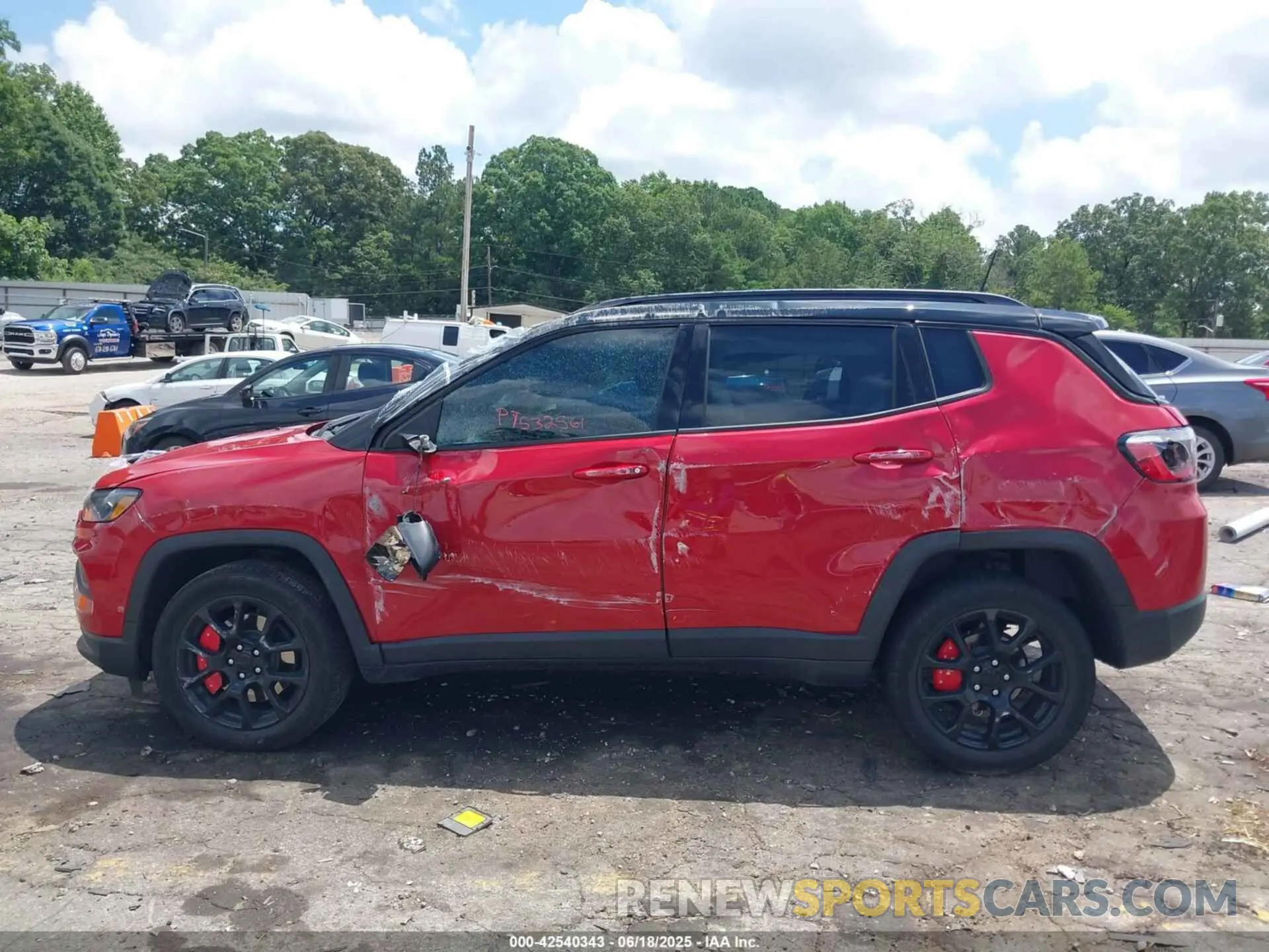 13 Photograph of a damaged car 3C4NJDBN2PT532561 JEEP COMPASS 2023
