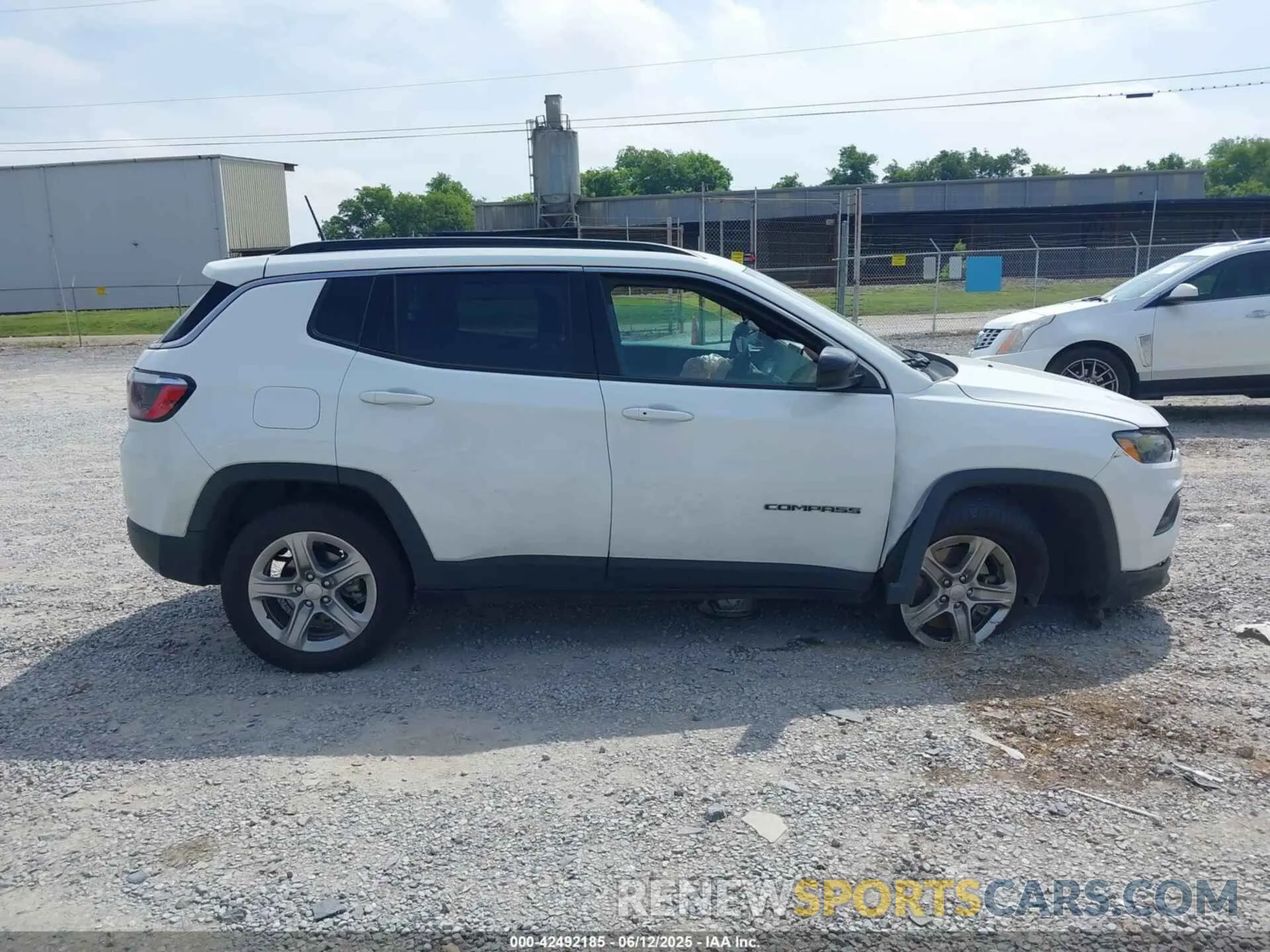 13 Photograph of a damaged car 3C4NJDBN2PT566984 JEEP COMPASS 2023