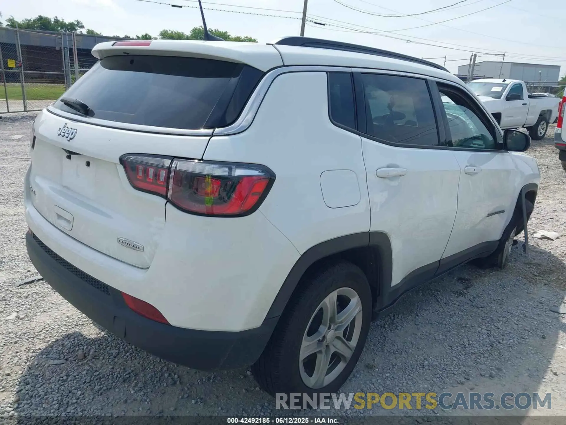 4 Photograph of a damaged car 3C4NJDBN2PT566984 JEEP COMPASS 2023