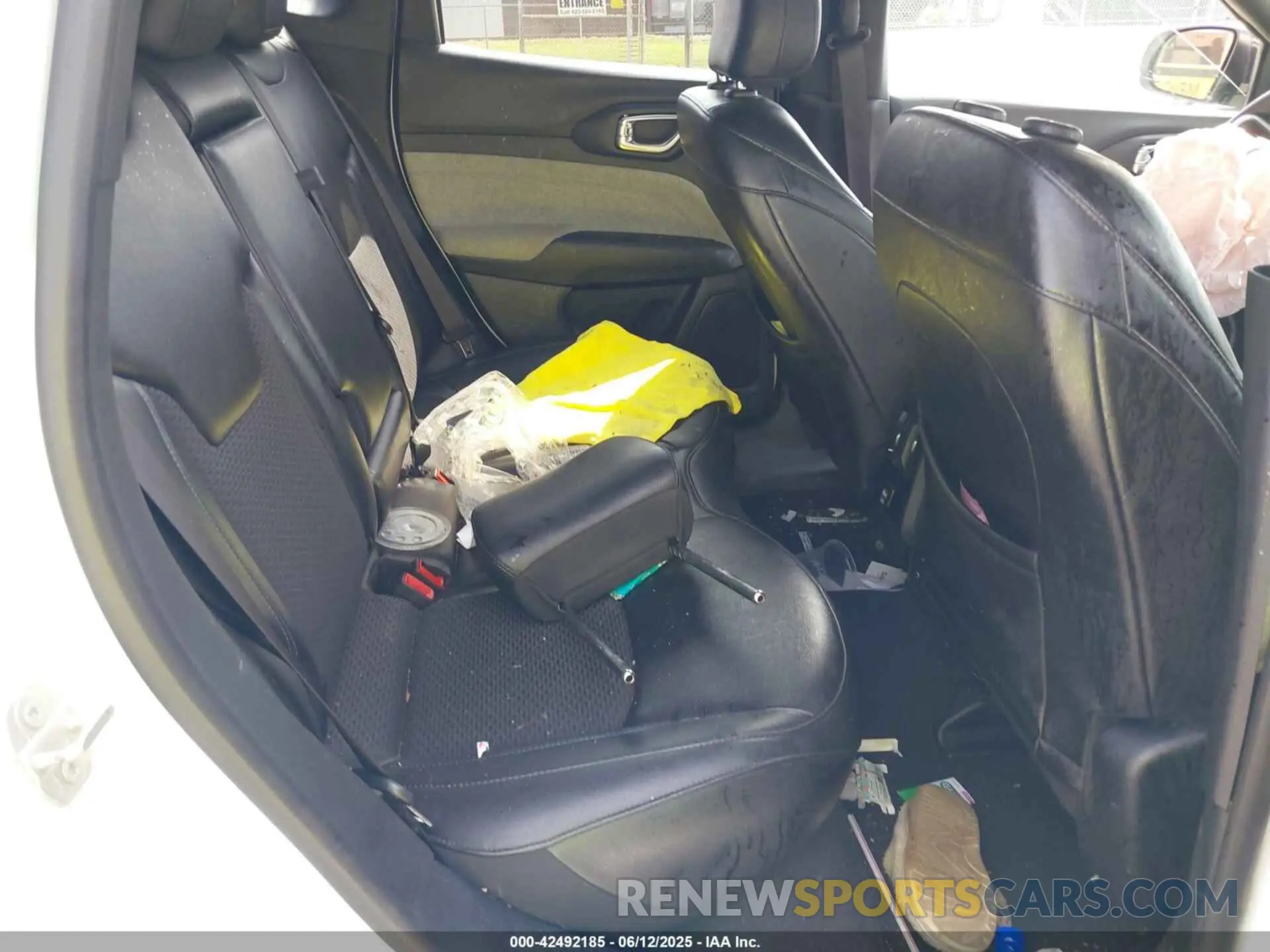 8 Photograph of a damaged car 3C4NJDBN2PT566984 JEEP COMPASS 2023