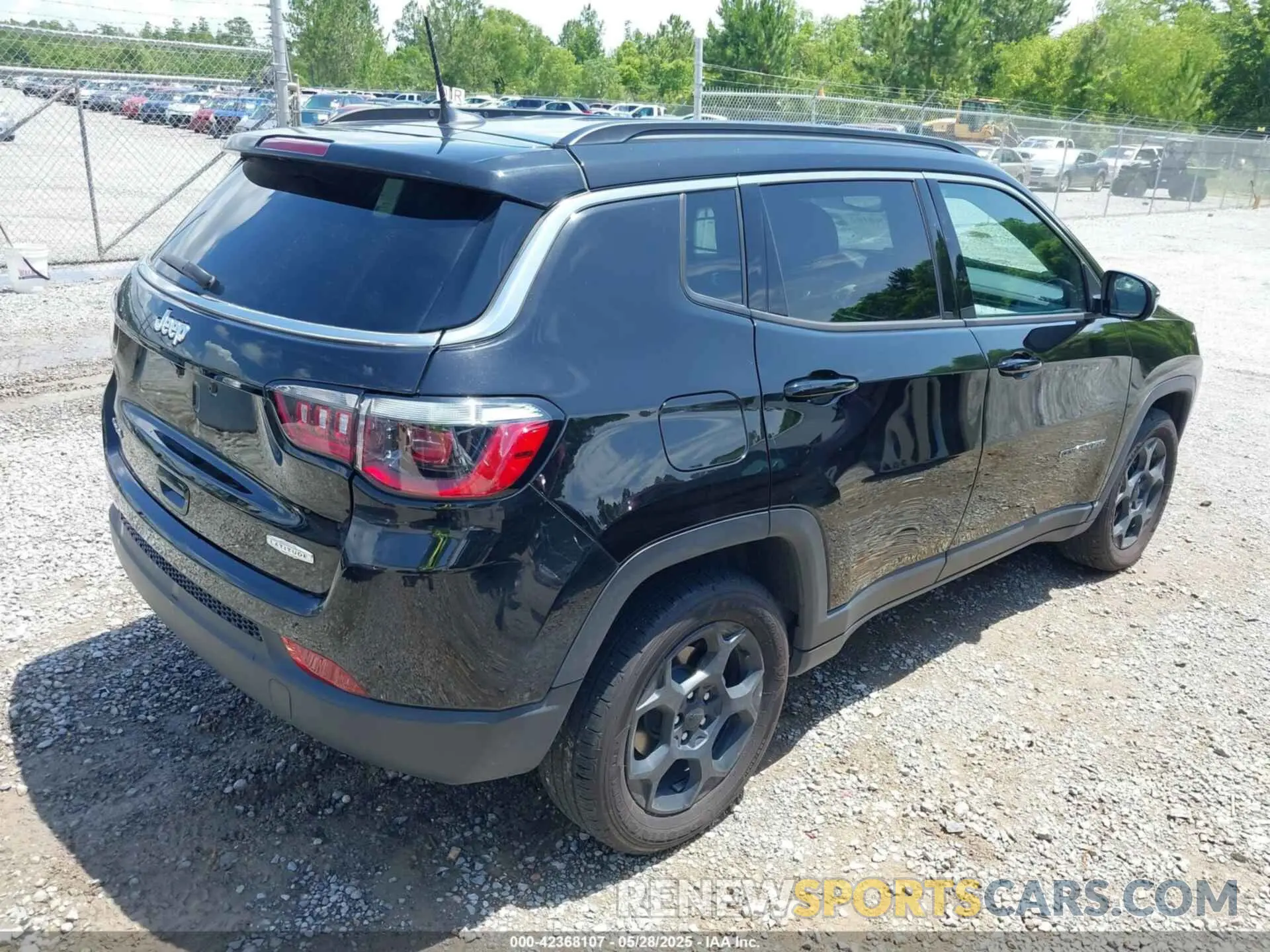 4 Photograph of a damaged car 3C4NJDBN2PT570212 JEEP COMPASS 2023