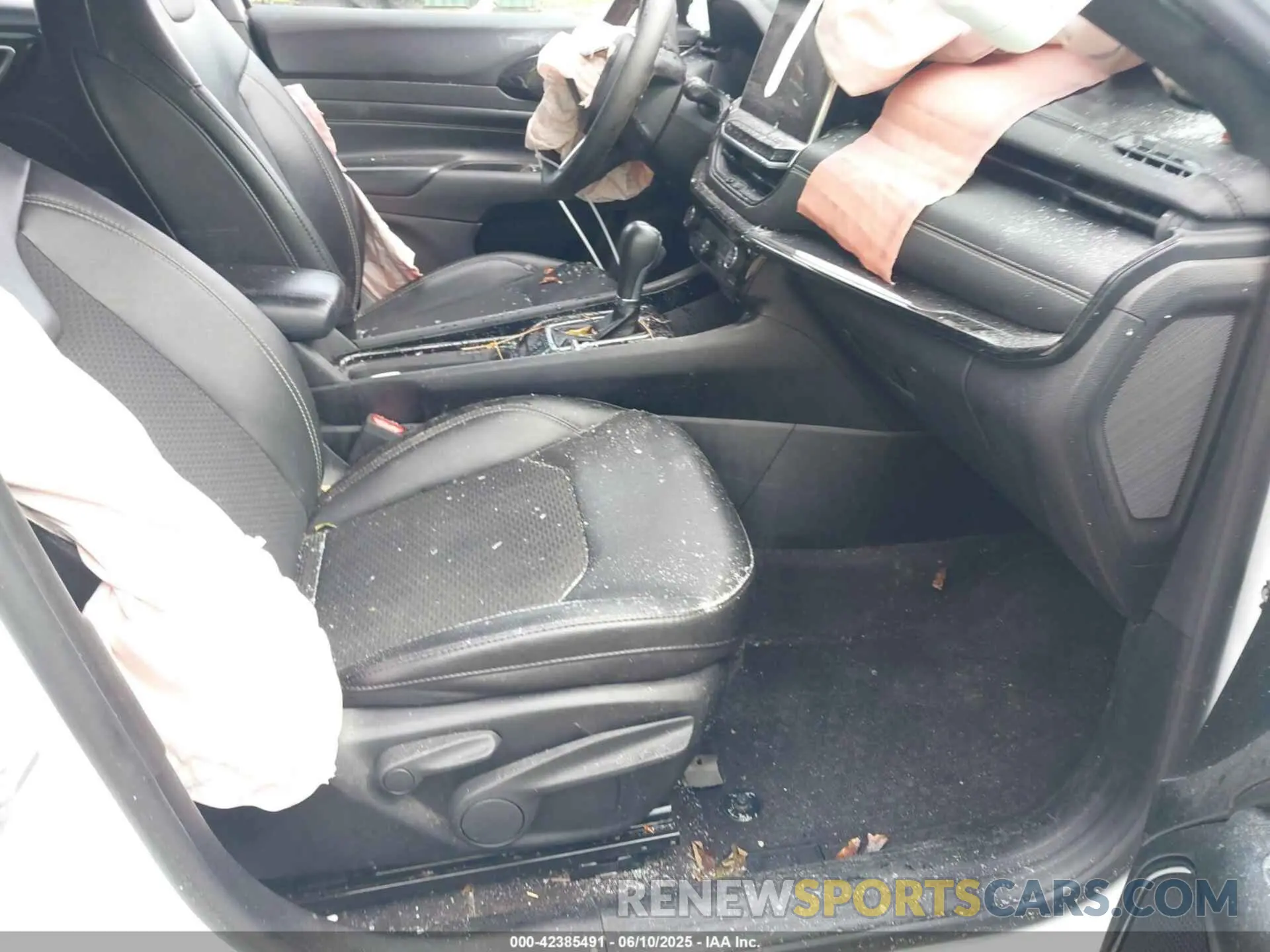 5 Photograph of a damaged car 3C4NJDBN3PT510424 JEEP COMPASS 2023