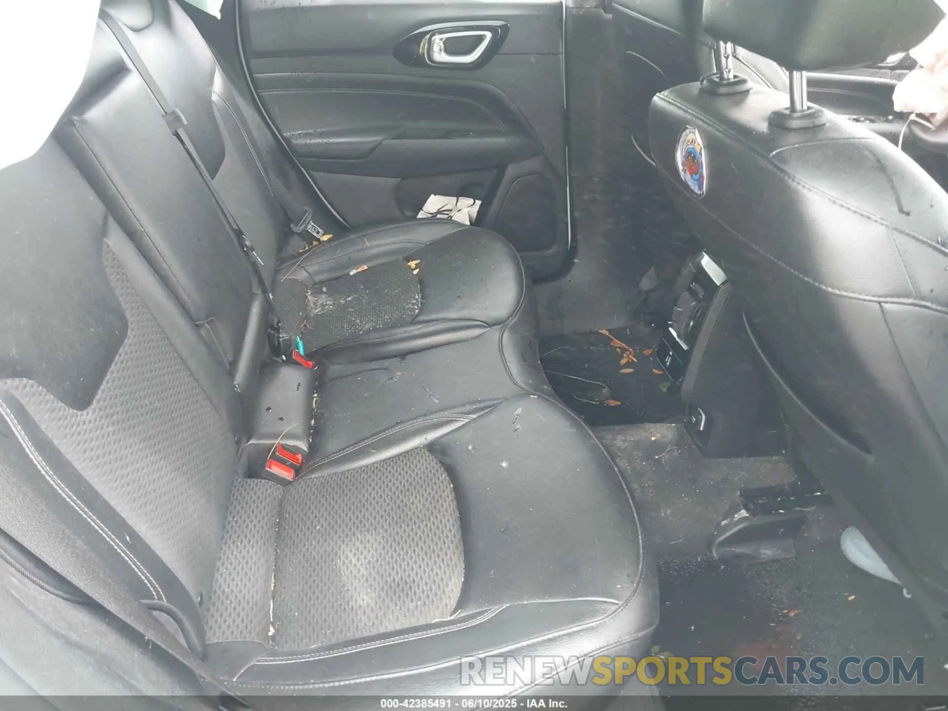 8 Photograph of a damaged car 3C4NJDBN3PT510424 JEEP COMPASS 2023