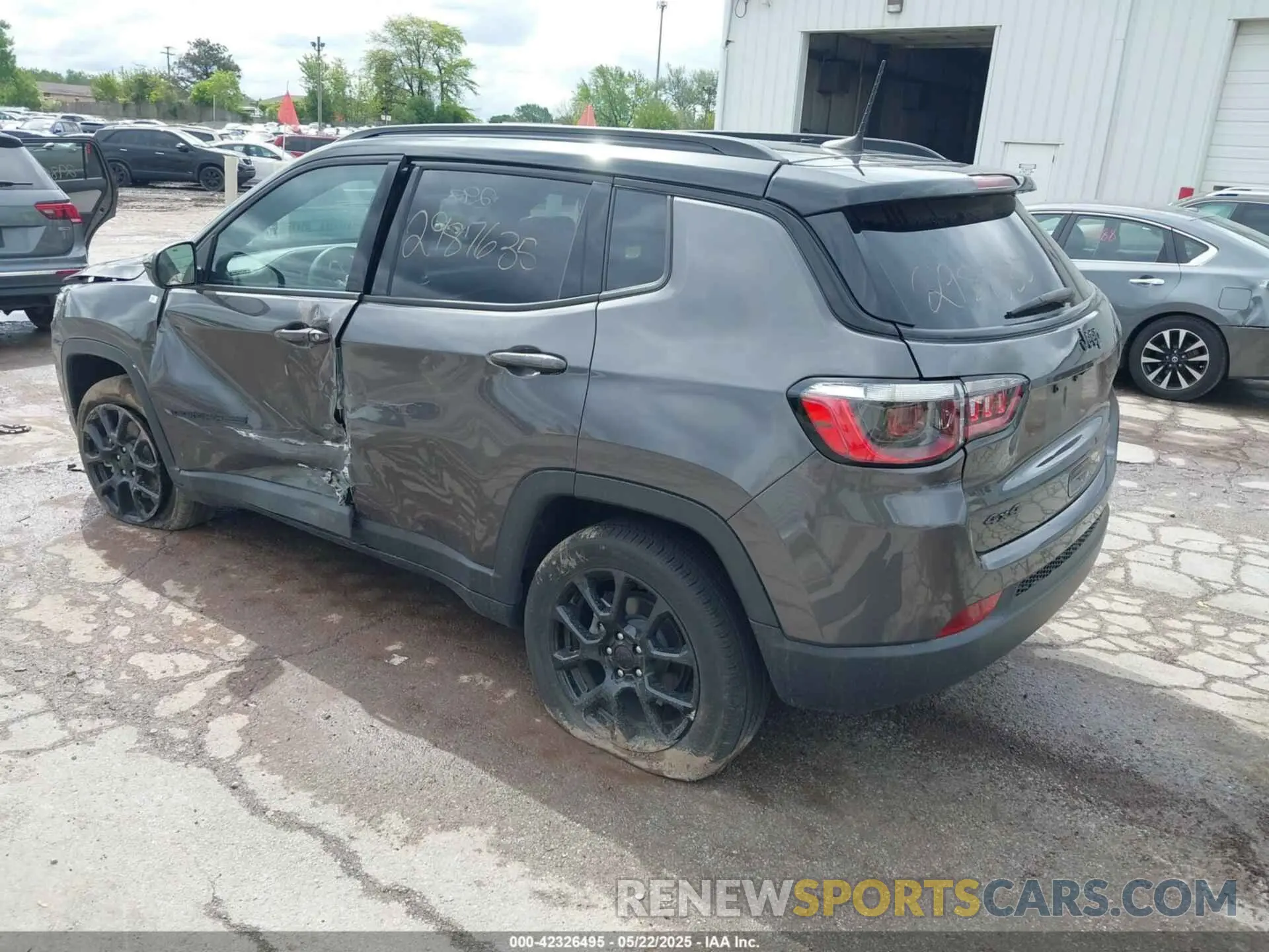 3 Photograph of a damaged car 3C4NJDBN3PT529975 JEEP COMPASS 2023