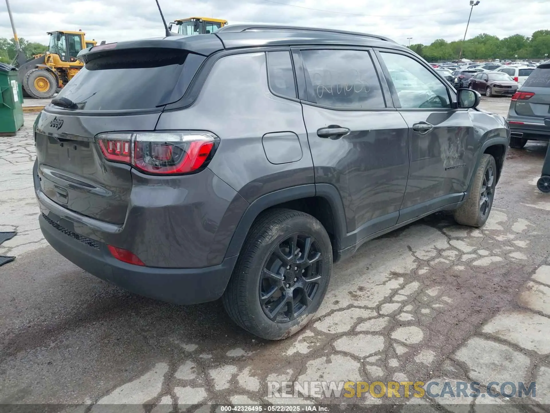 4 Photograph of a damaged car 3C4NJDBN3PT529975 JEEP COMPASS 2023