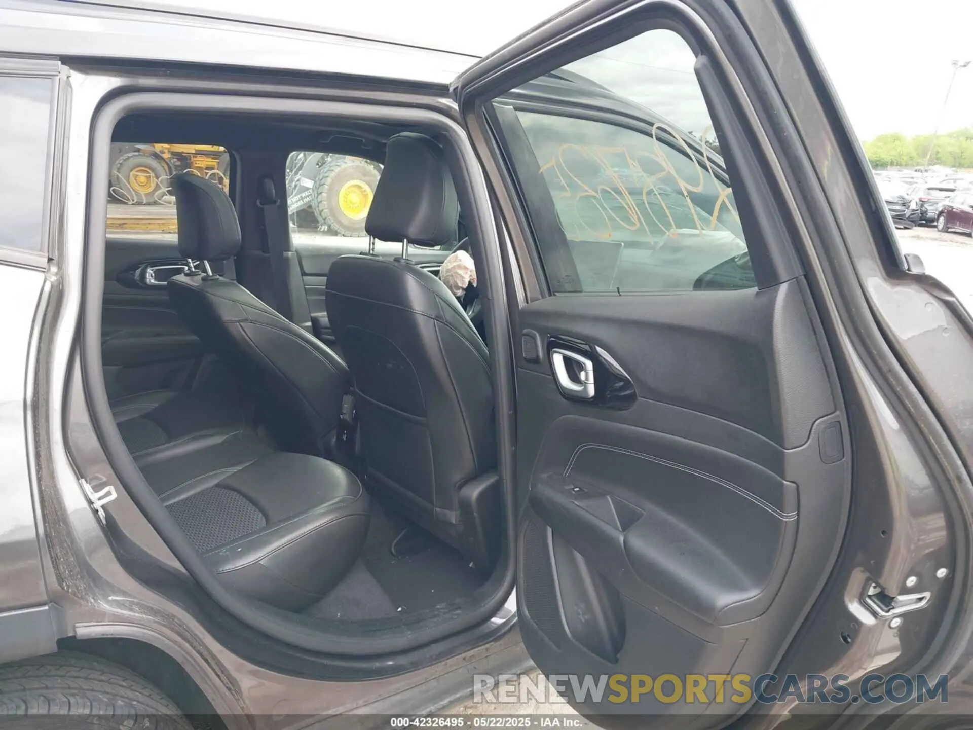 8 Photograph of a damaged car 3C4NJDBN3PT529975 JEEP COMPASS 2023