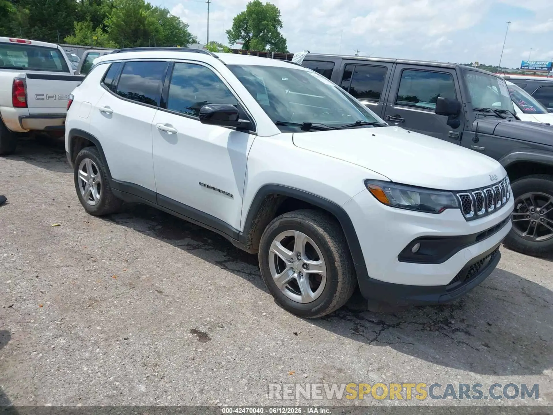 1 Photograph of a damaged car 3C4NJDBN5PT514975 JEEP COMPASS 2023