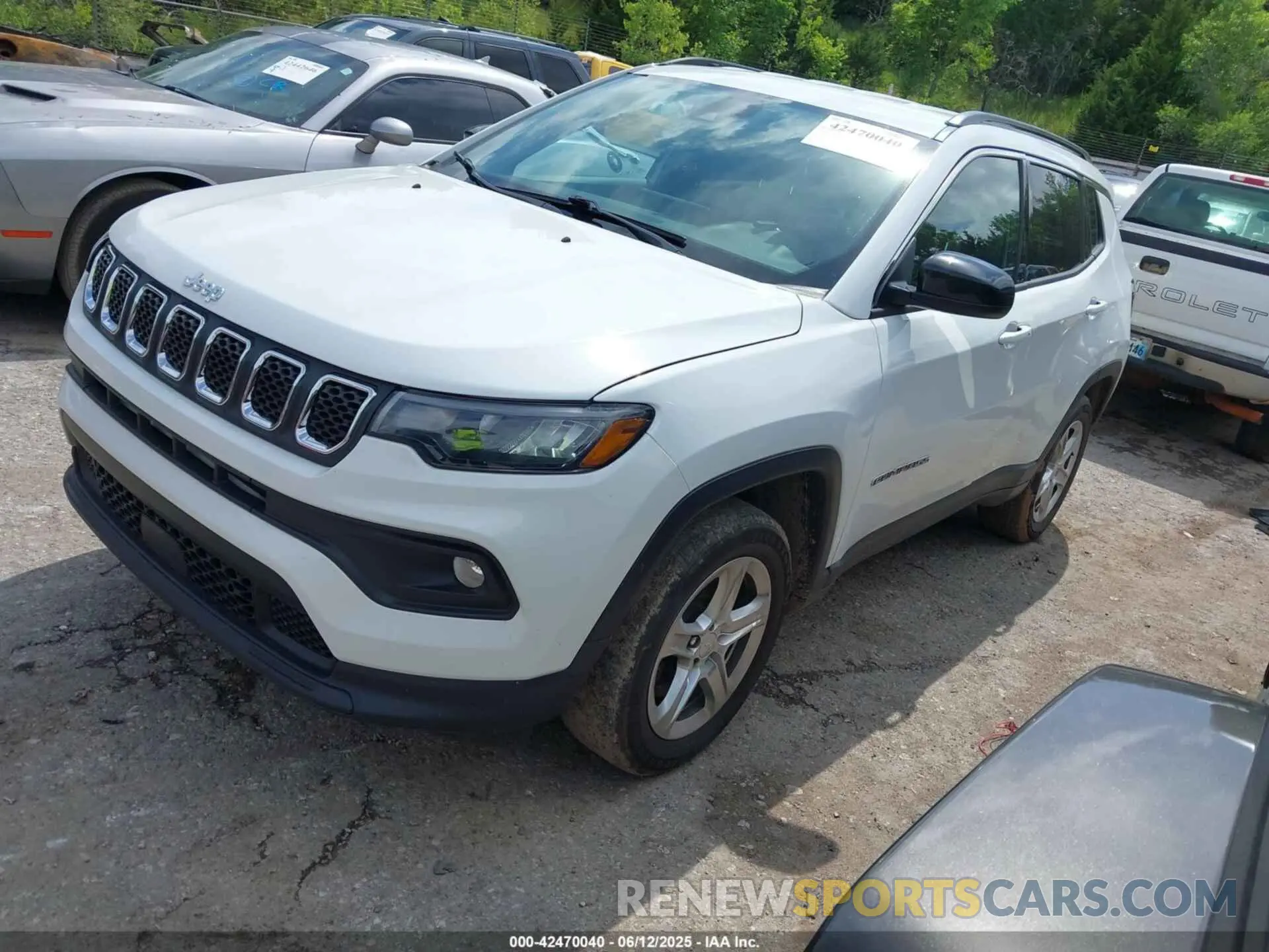 2 Photograph of a damaged car 3C4NJDBN5PT514975 JEEP COMPASS 2023
