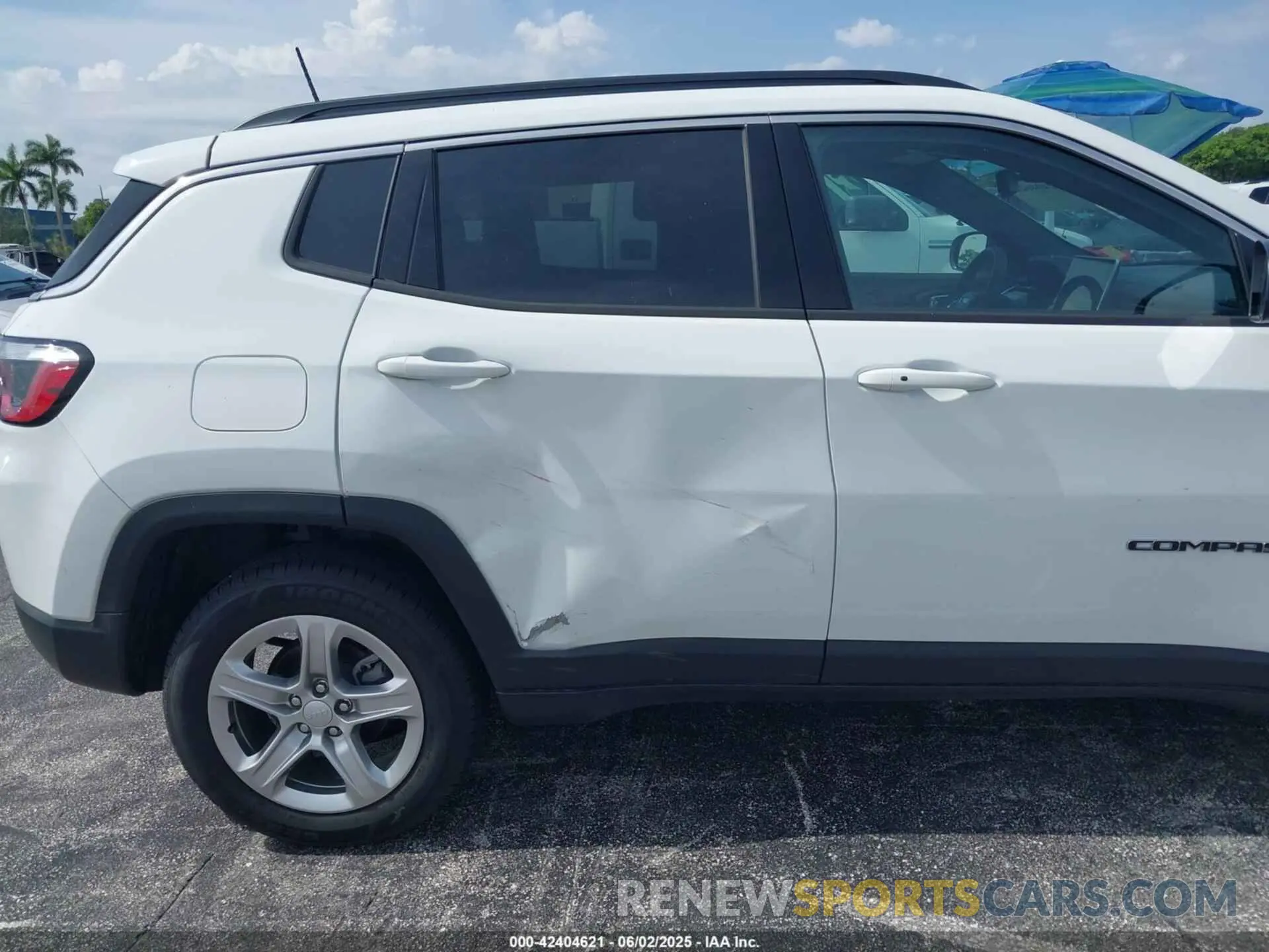 17 Photograph of a damaged car 3C4NJDBN5PT553033 JEEP COMPASS 2023