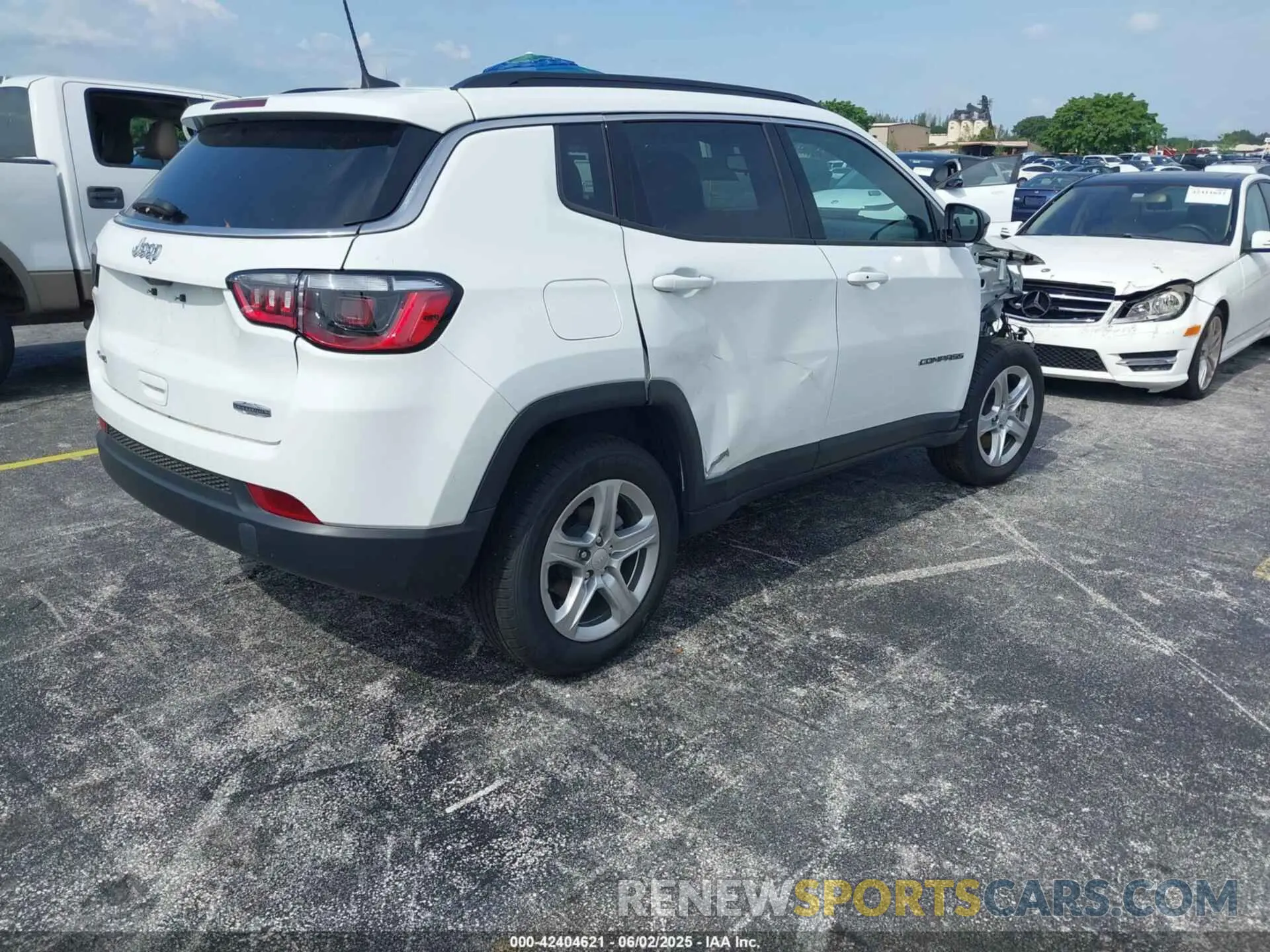 4 Photograph of a damaged car 3C4NJDBN5PT553033 JEEP COMPASS 2023