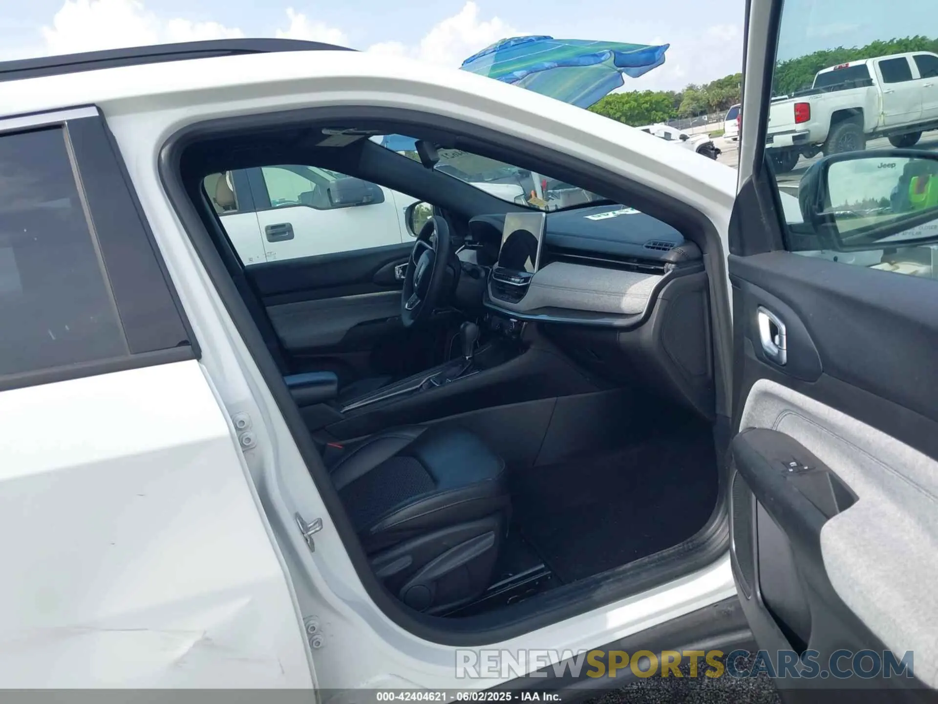 5 Photograph of a damaged car 3C4NJDBN5PT553033 JEEP COMPASS 2023