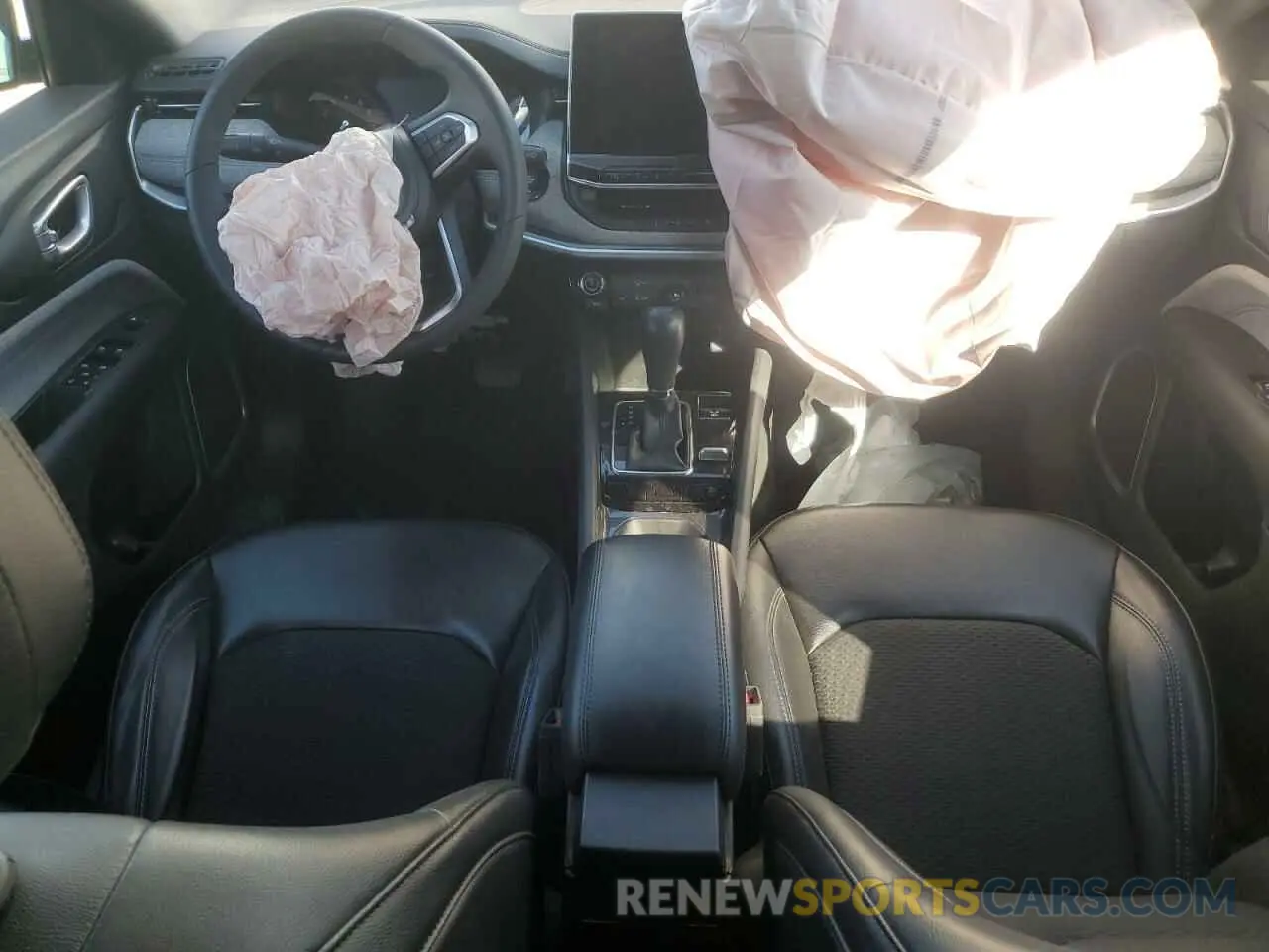 8 Photograph of a damaged car 3C4NJDBN5PT561987 JEEP COMPASS 2023