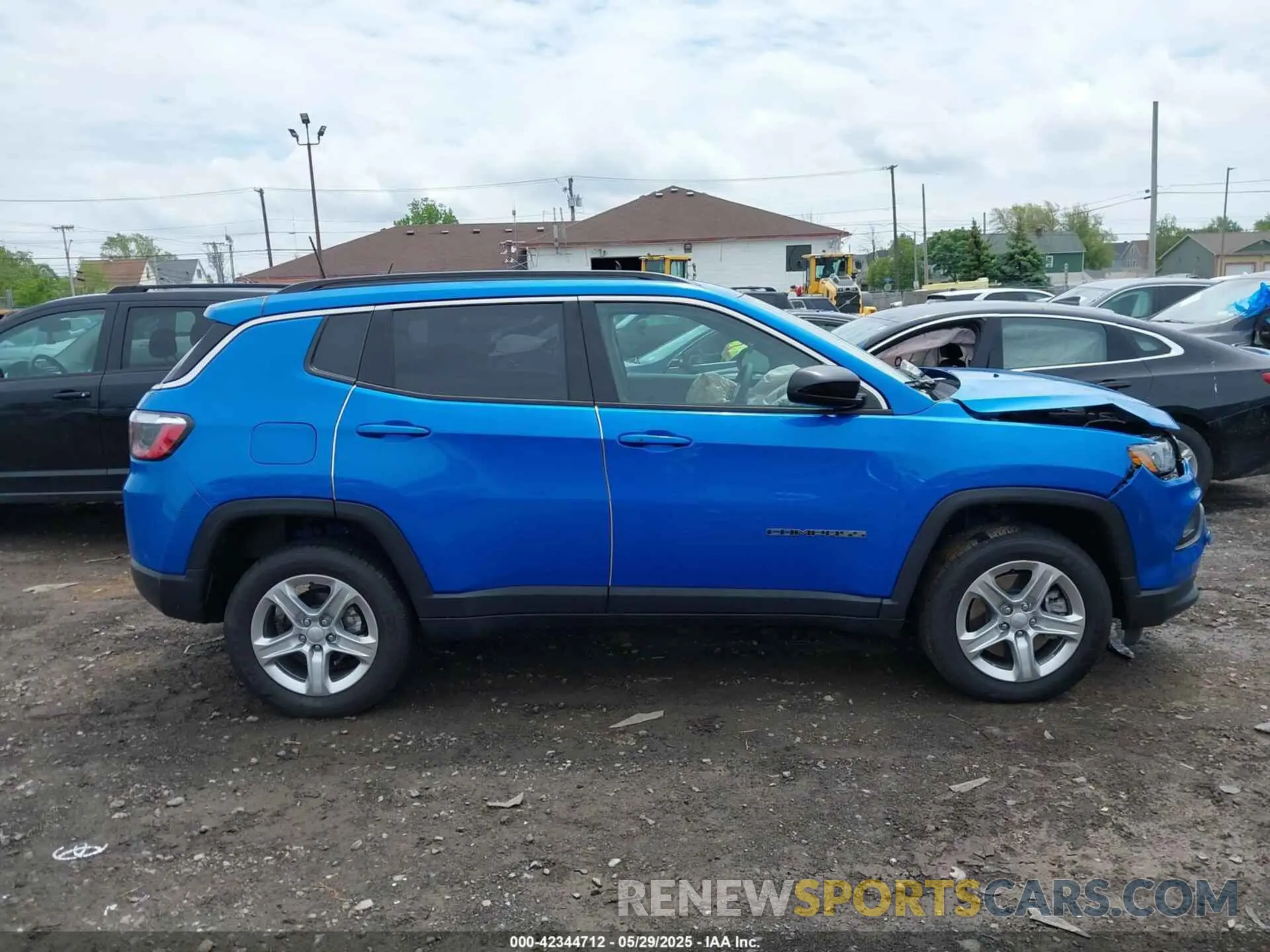 13 Photograph of a damaged car 3C4NJDBN6PT513561 JEEP COMPASS 2023