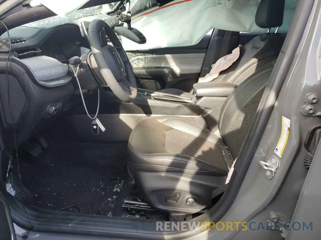 7 Photograph of a damaged car 3C4NJDBN7PT508868 JEEP COMPASS 2023