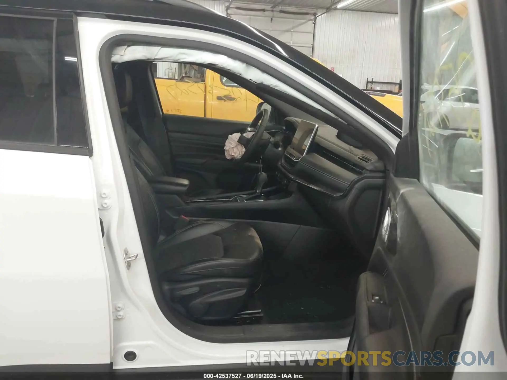 5 Photograph of a damaged car 3C4NJDBN8PT549803 JEEP COMPASS 2023