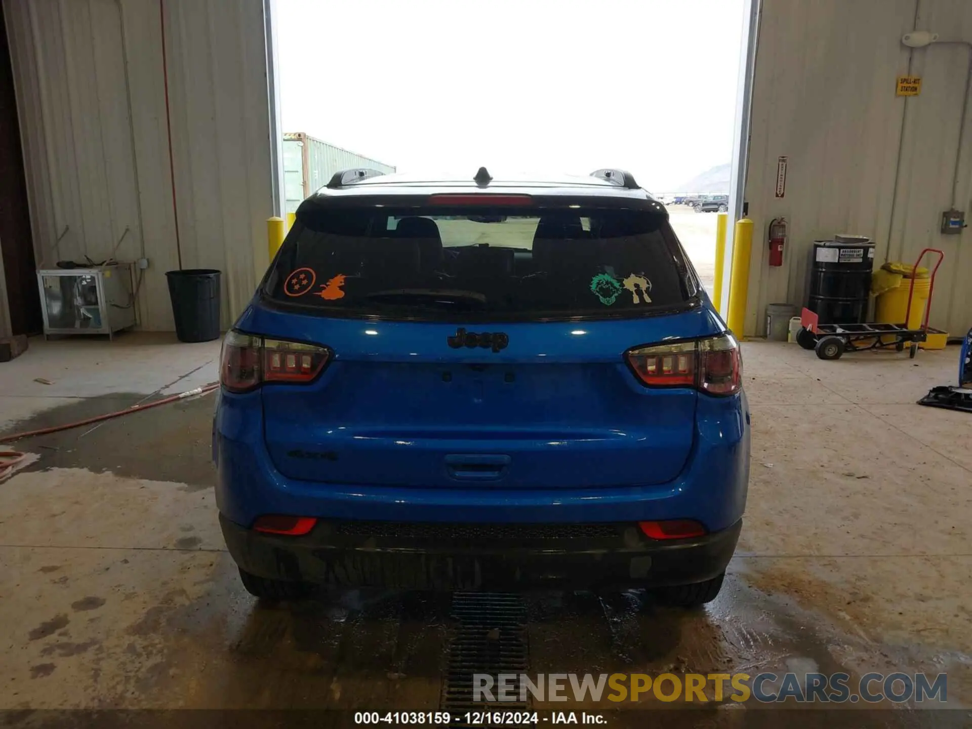 17 Photograph of a damaged car 3C4NJDBN8PT550689 JEEP COMPASS 2023