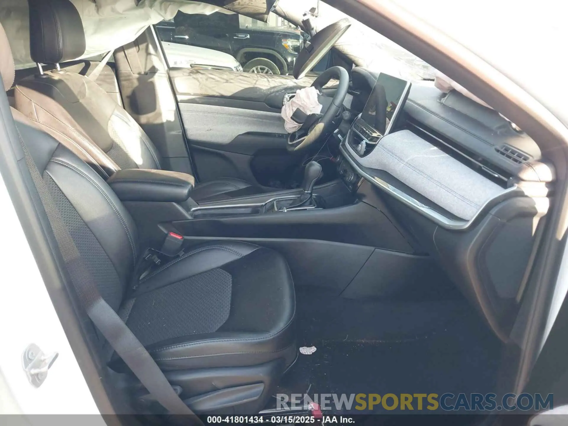 5 Photograph of a damaged car 3C4NJDBNXPT505639 JEEP COMPASS 2023