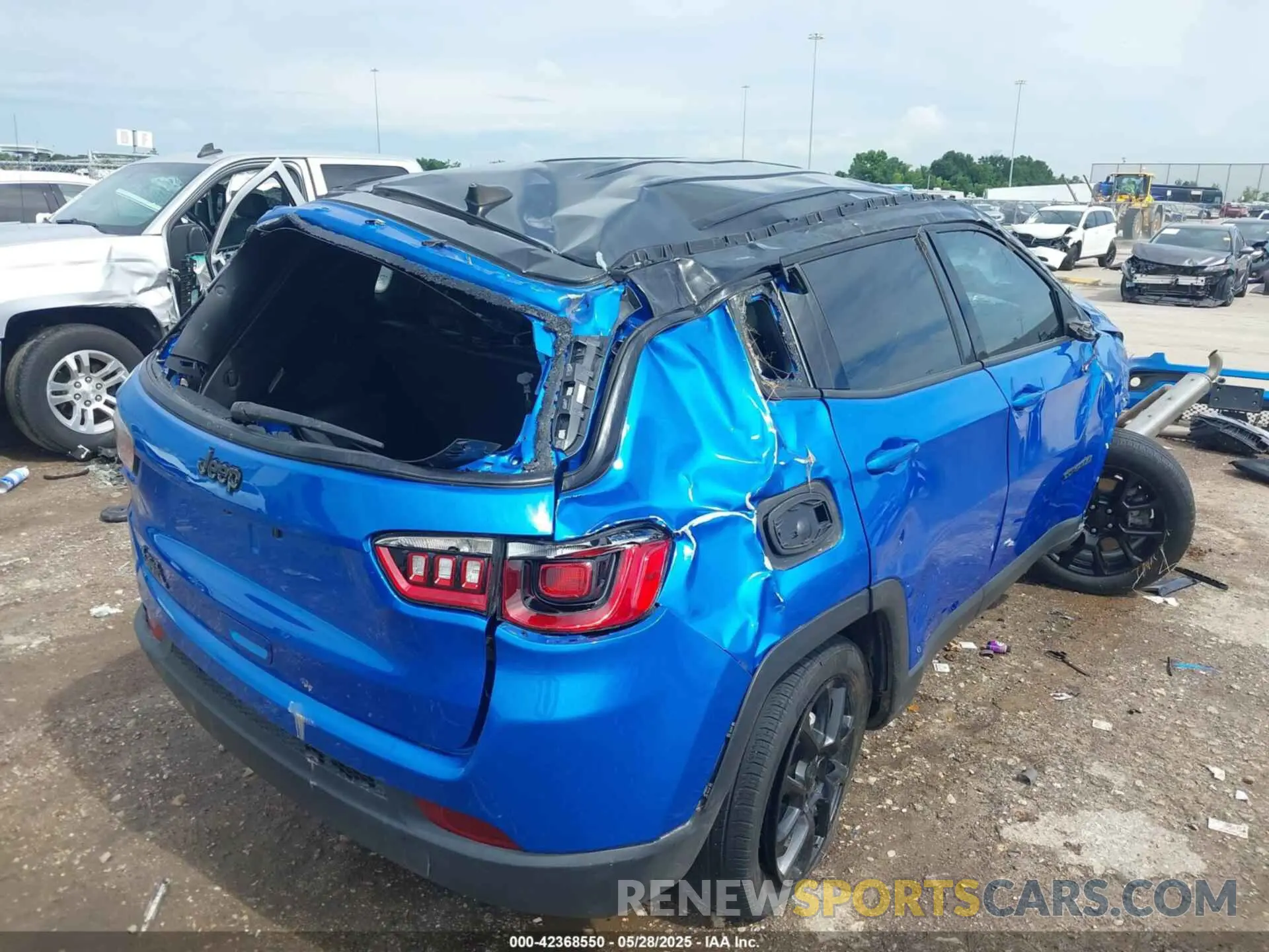 15 Photograph of a damaged car 3C4NJDBNXPT509707 JEEP COMPASS 2023