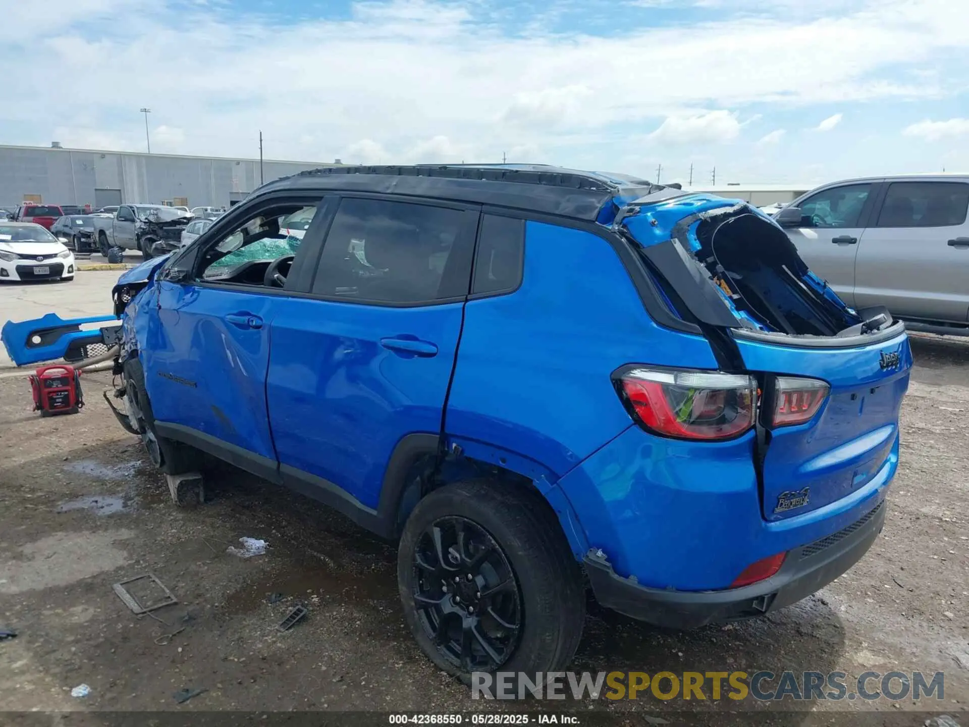 16 Photograph of a damaged car 3C4NJDBNXPT509707 JEEP COMPASS 2023