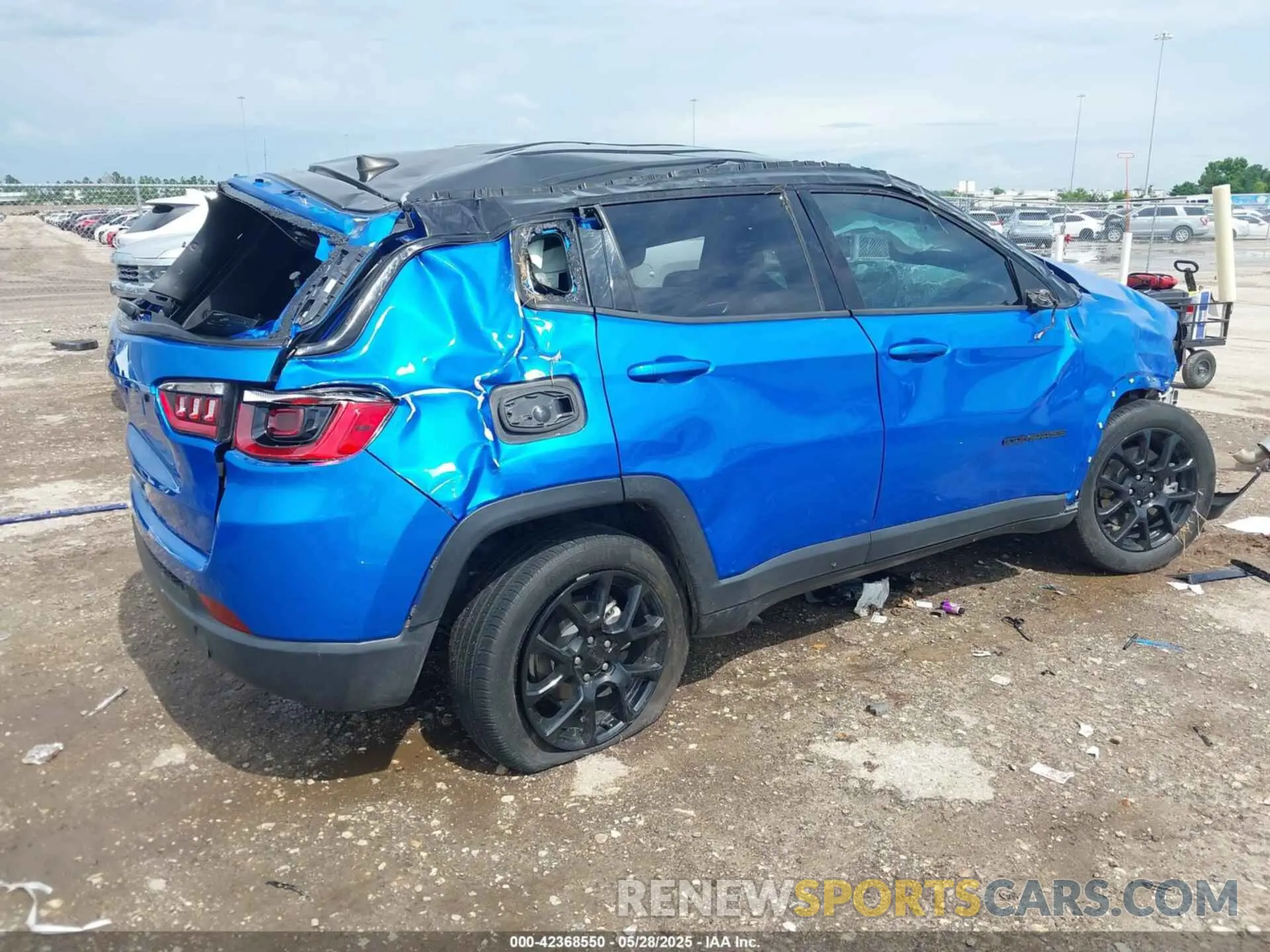 4 Photograph of a damaged car 3C4NJDBNXPT509707 JEEP COMPASS 2023