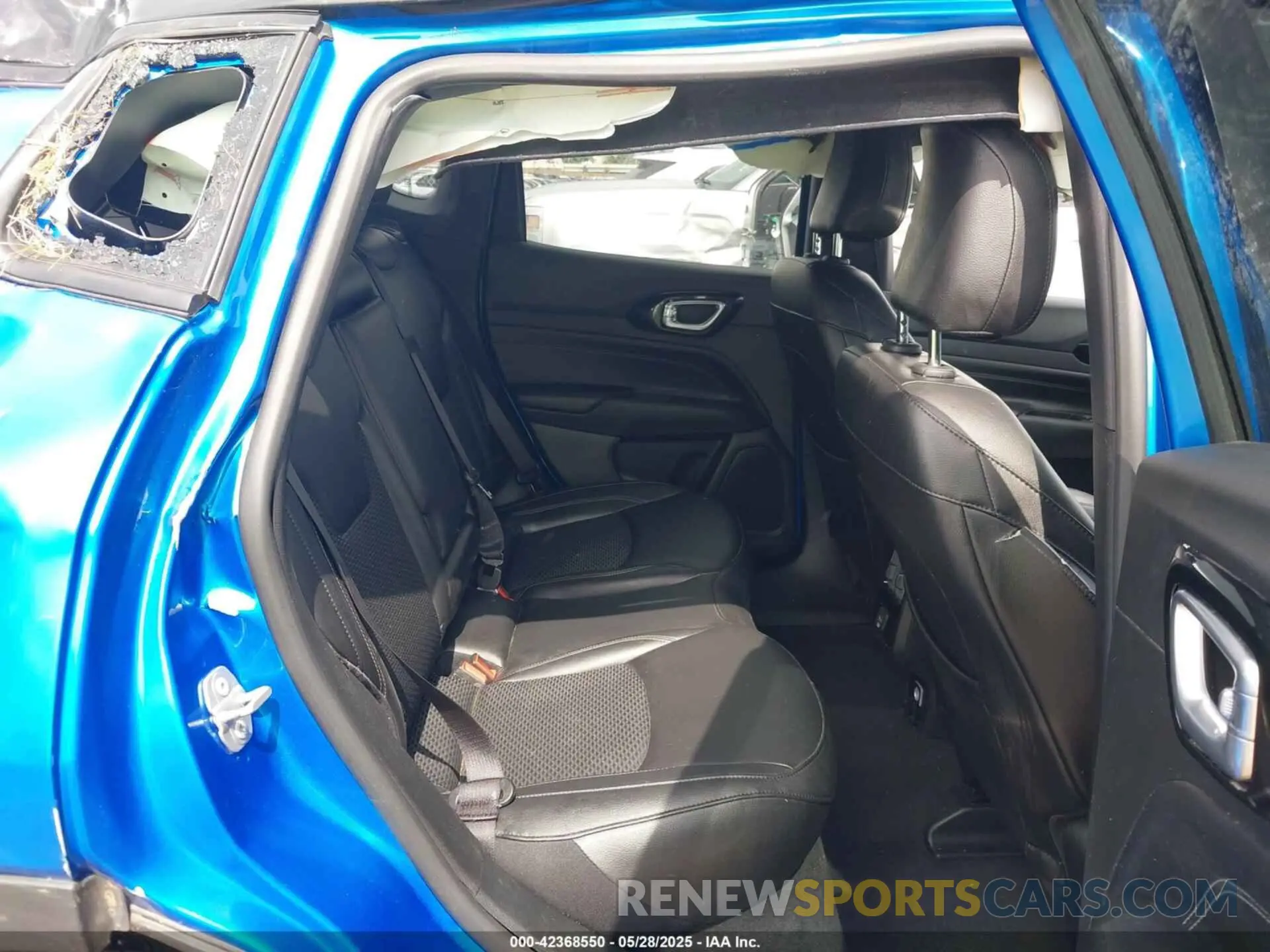8 Photograph of a damaged car 3C4NJDBNXPT509707 JEEP COMPASS 2023