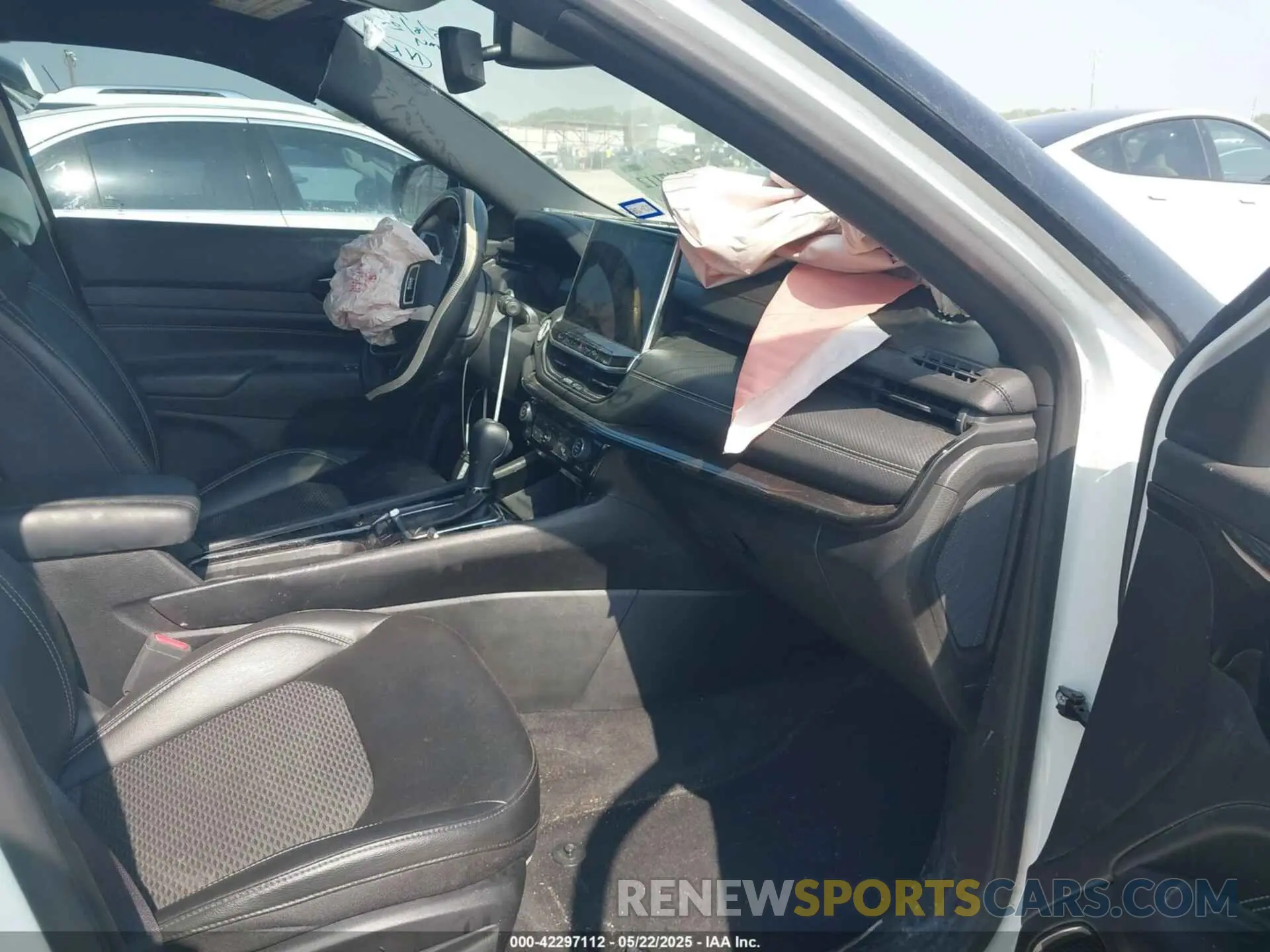 5 Photograph of a damaged car 3C4NJDBNXPT513661 JEEP COMPASS 2023