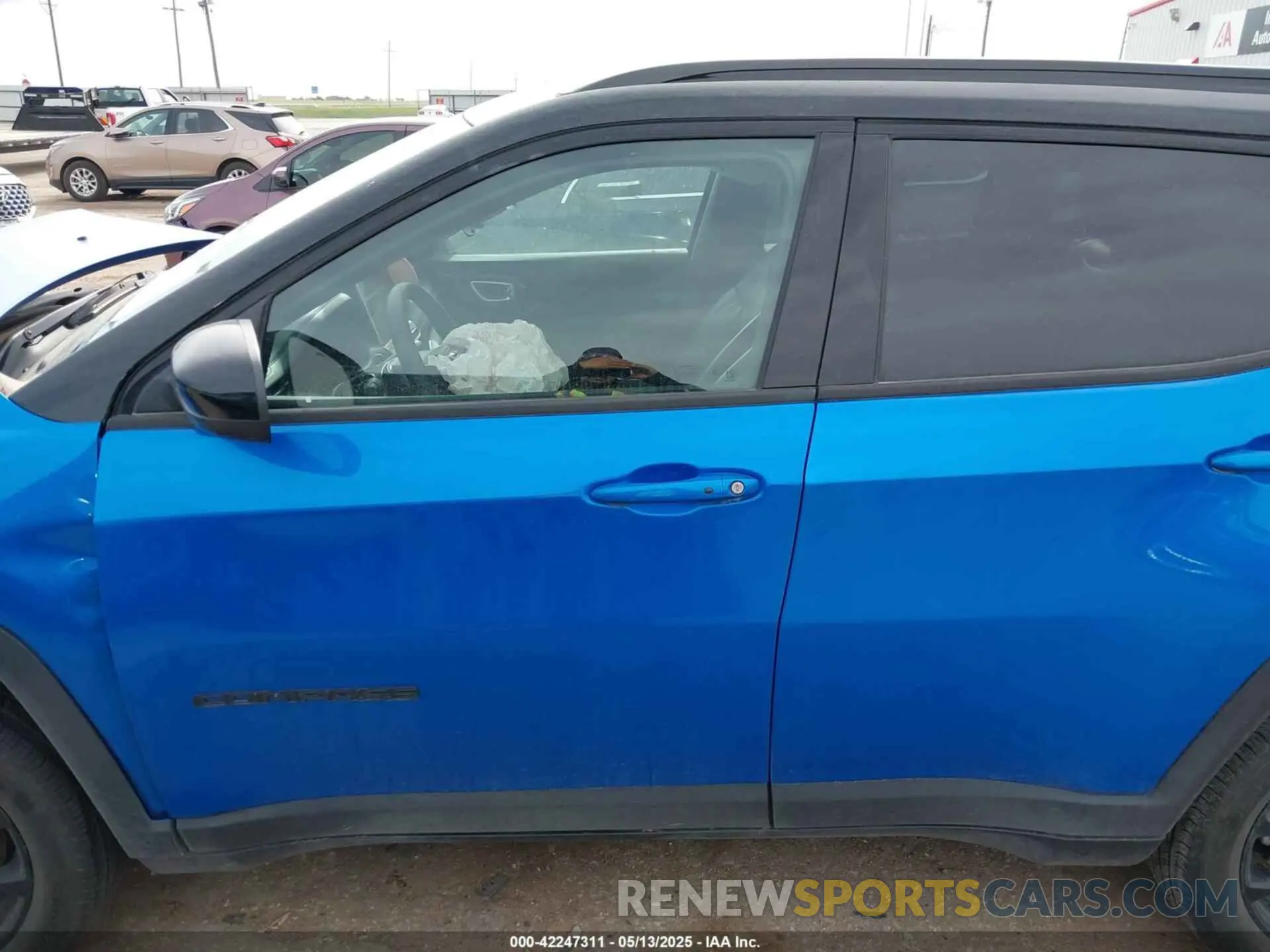 14 Photograph of a damaged car 3C4NJDBNXPT518522 JEEP COMPASS 2023