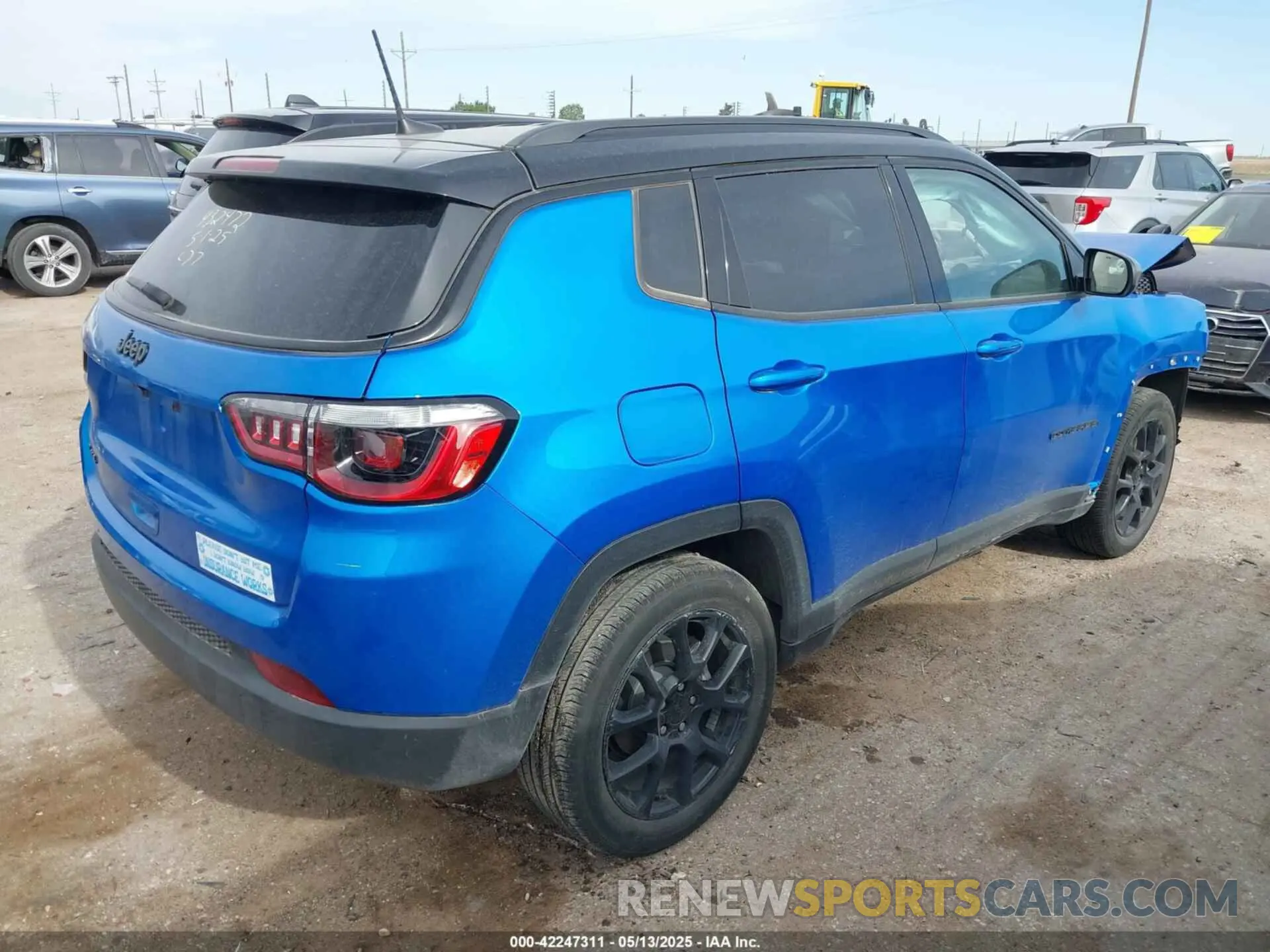 4 Photograph of a damaged car 3C4NJDBNXPT518522 JEEP COMPASS 2023