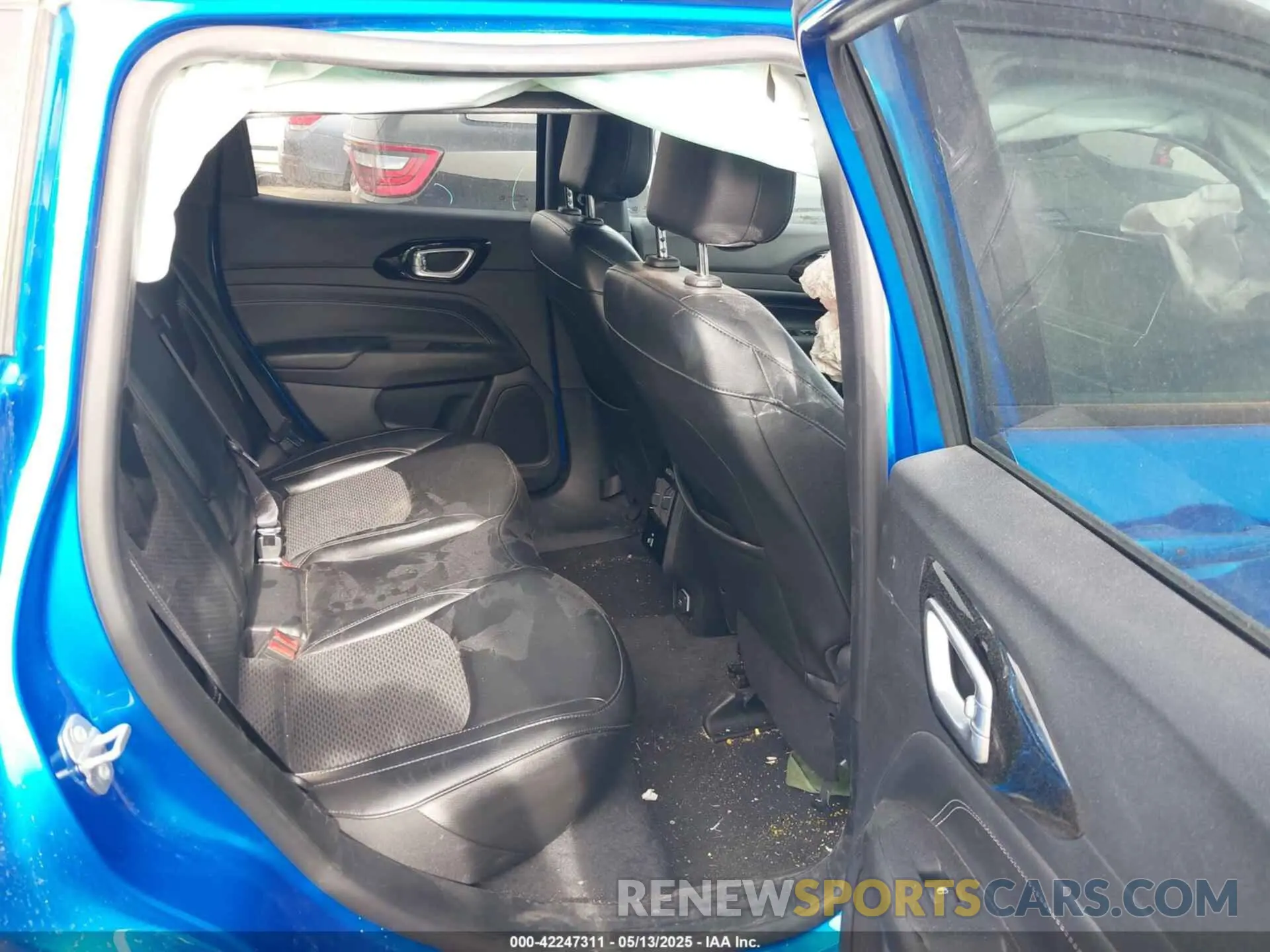 8 Photograph of a damaged car 3C4NJDBNXPT518522 JEEP COMPASS 2023