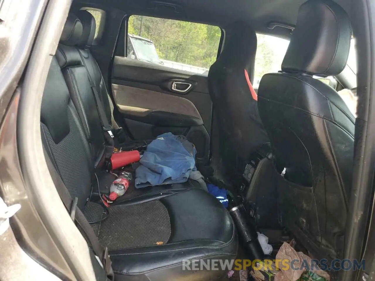 10 Photograph of a damaged car 3C4NJDBNXPT519279 JEEP COMPASS 2023