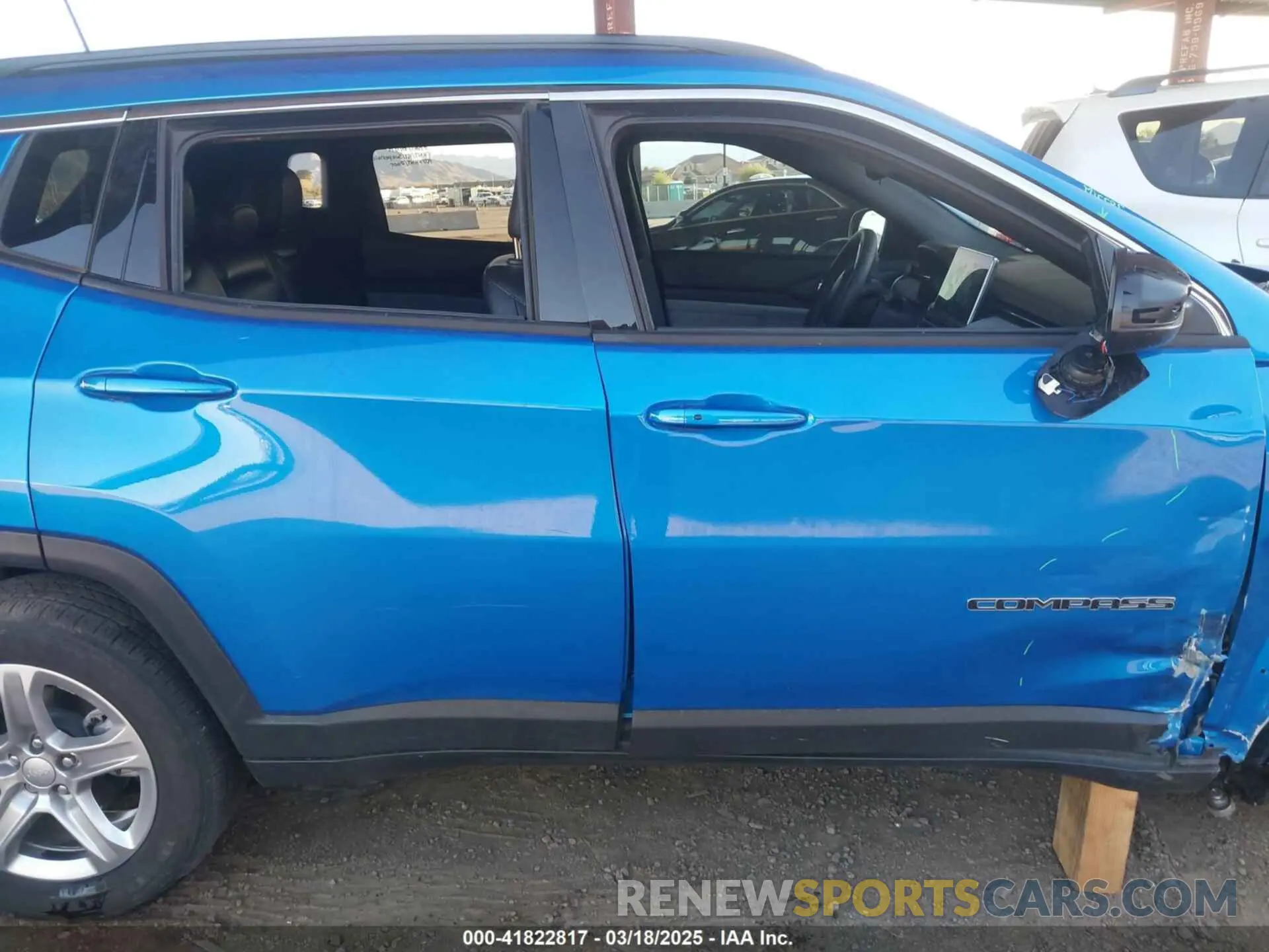 14 Photograph of a damaged car 3C4NJDBNXPT554436 JEEP COMPASS 2023