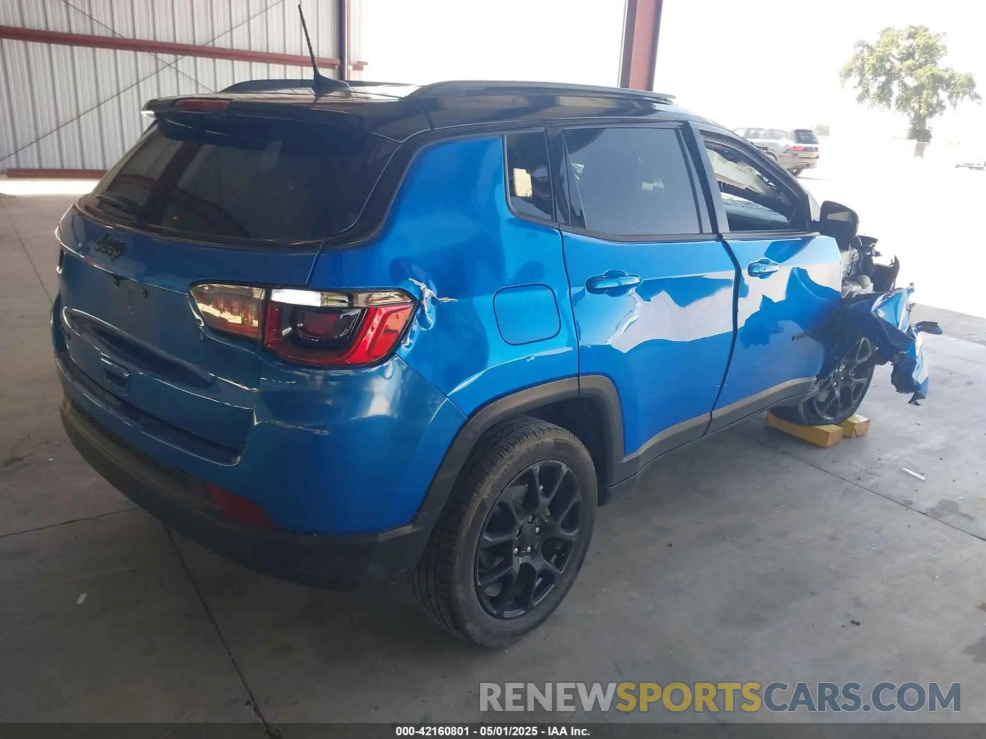 4 Photograph of a damaged car 3C4NJDBNXPT556929 JEEP COMPASS 2023