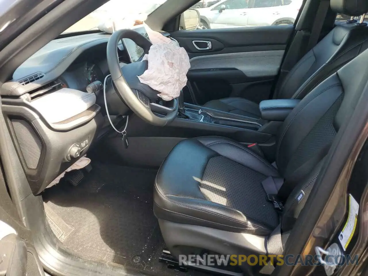 7 Photograph of a damaged car 3C4NJDBNXPT561208 JEEP COMPASS 2023