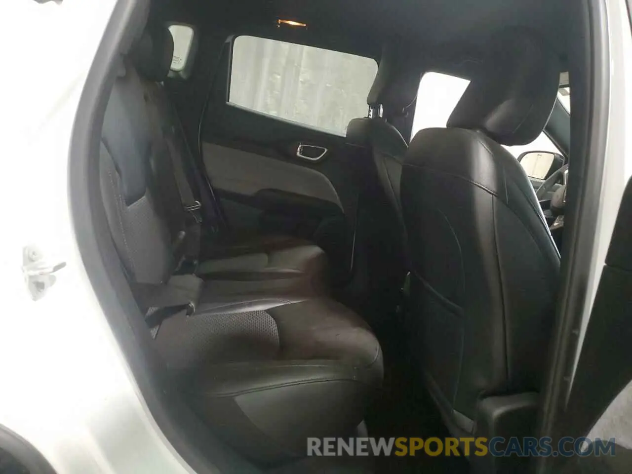 11 Photograph of a damaged car 3C4NJDBNXPT561788 JEEP COMPASS 2023
