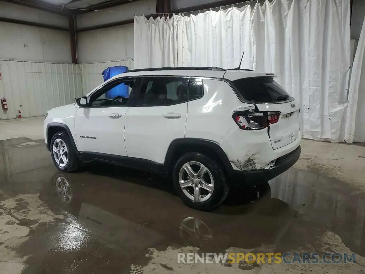 2 Photograph of a damaged car 3C4NJDBNXPT561788 JEEP COMPASS 2023