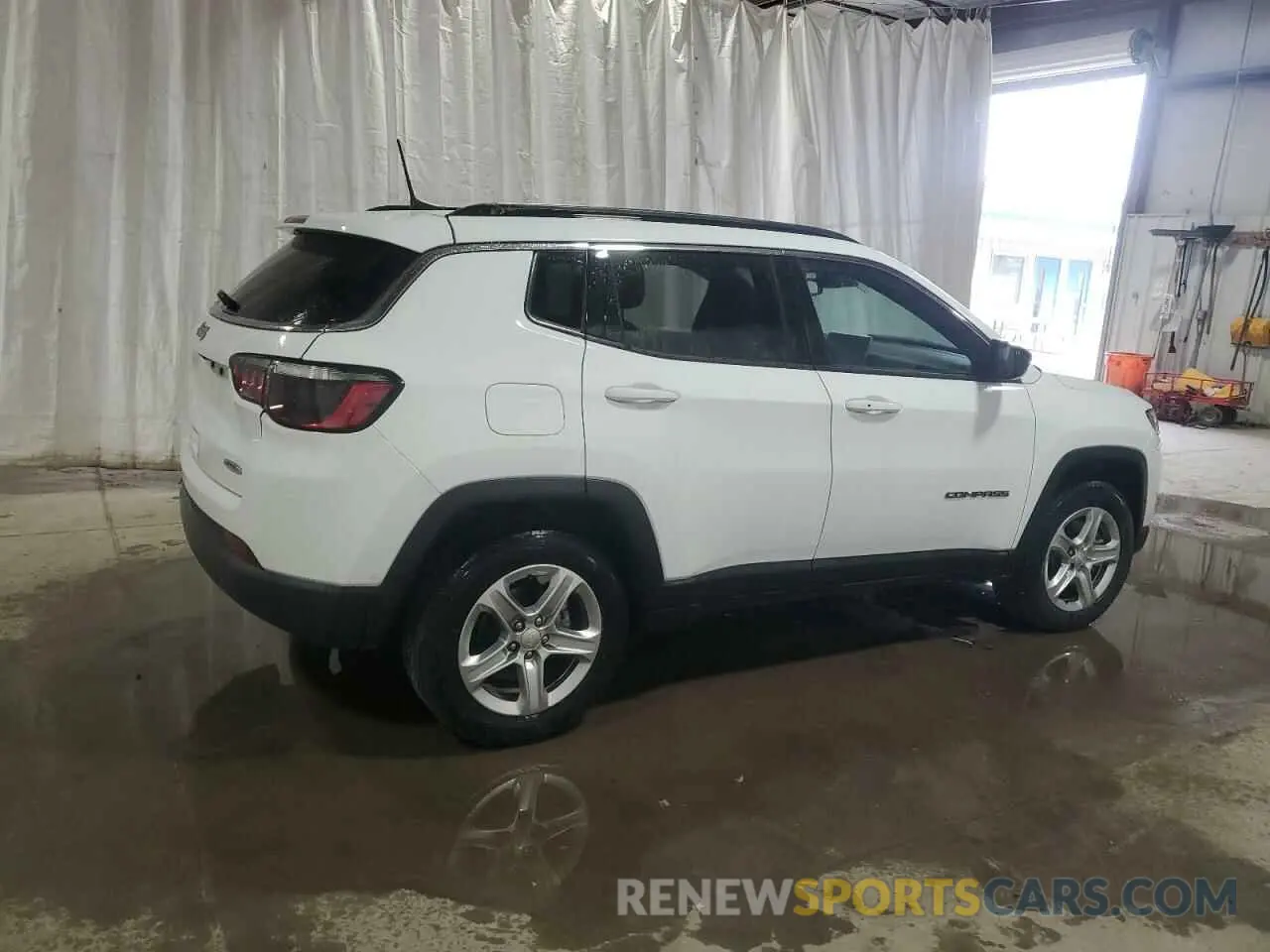 3 Photograph of a damaged car 3C4NJDBNXPT561788 JEEP COMPASS 2023