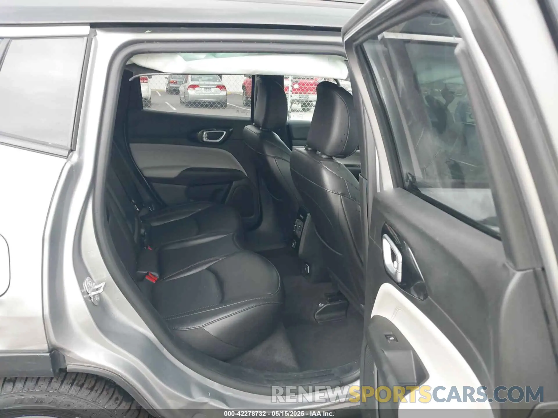 8 Photograph of a damaged car 3C4NJDCN0PT524859 JEEP COMPASS 2023