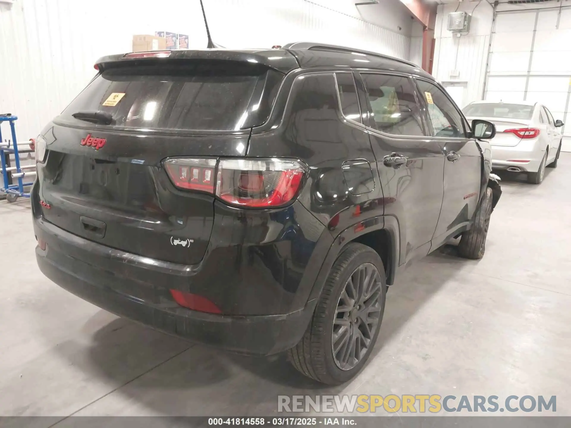 4 Photograph of a damaged car 3C4NJDCN0PT532766 JEEP COMPASS 2023