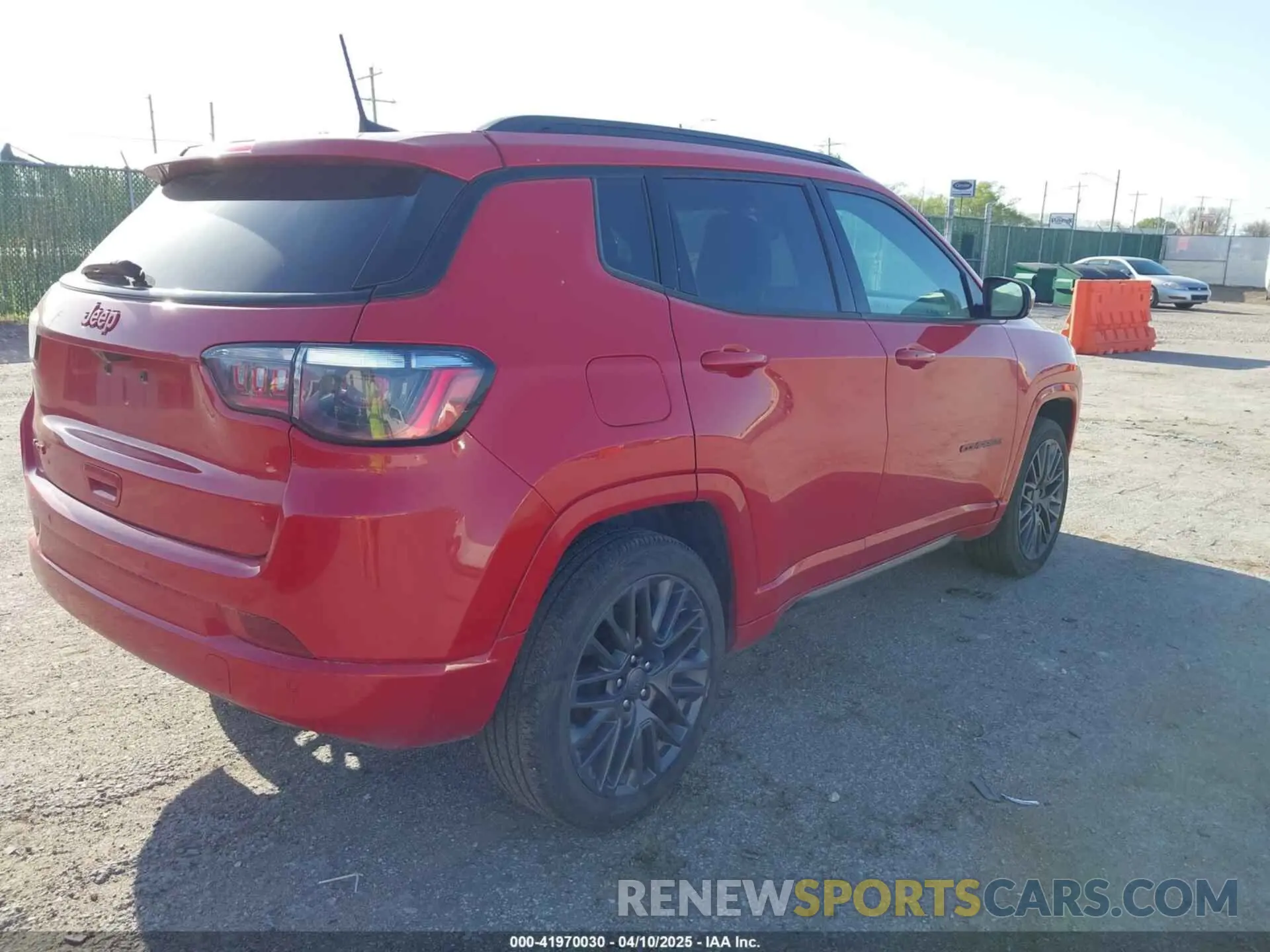 4 Photograph of a damaged car 3C4NJDCN1PT543677 JEEP COMPASS 2023