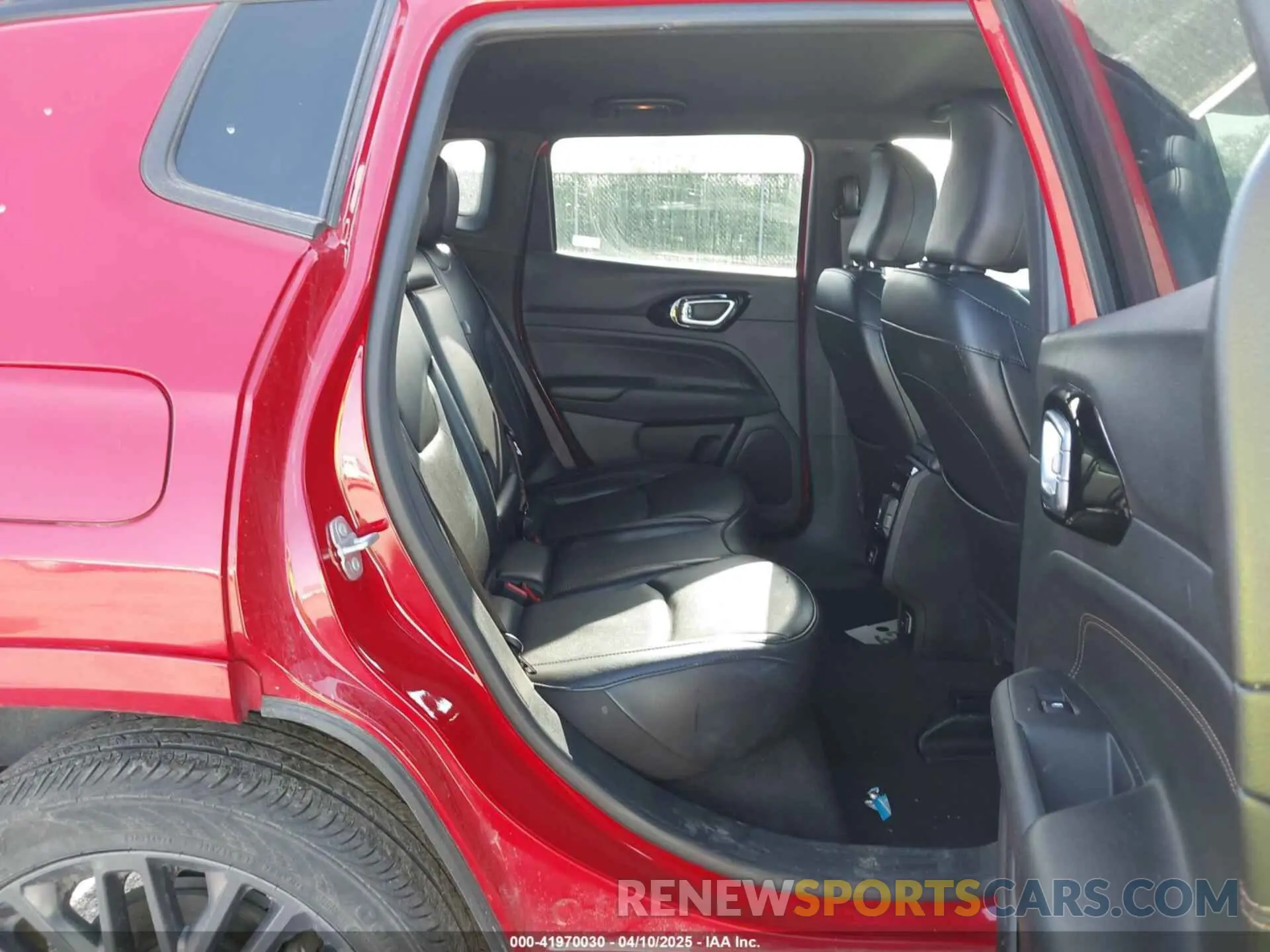 8 Photograph of a damaged car 3C4NJDCN1PT543677 JEEP COMPASS 2023
