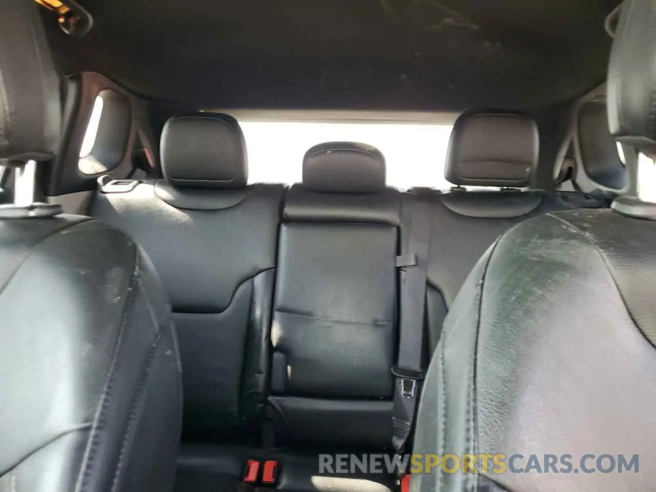 10 Photograph of a damaged car 3C4NJDCN1PT567106 JEEP COMPASS 2023