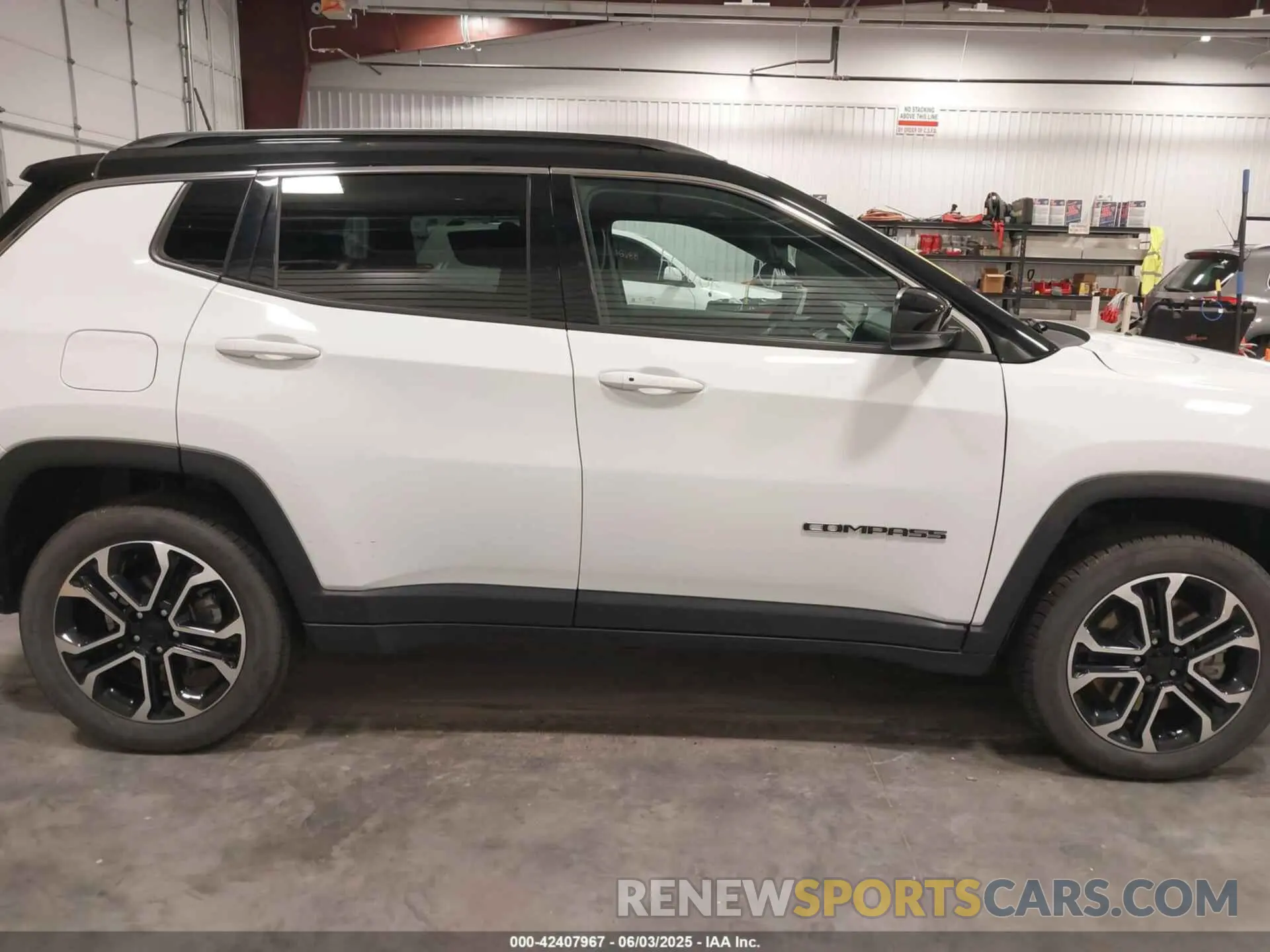 13 Photograph of a damaged car 3C4NJDCN1PT569129 JEEP COMPASS 2023