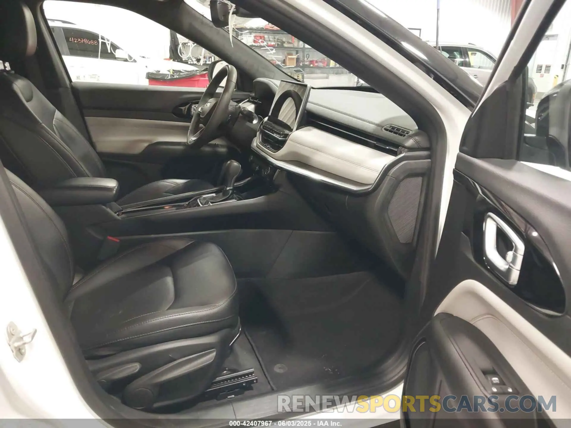 5 Photograph of a damaged car 3C4NJDCN1PT569129 JEEP COMPASS 2023