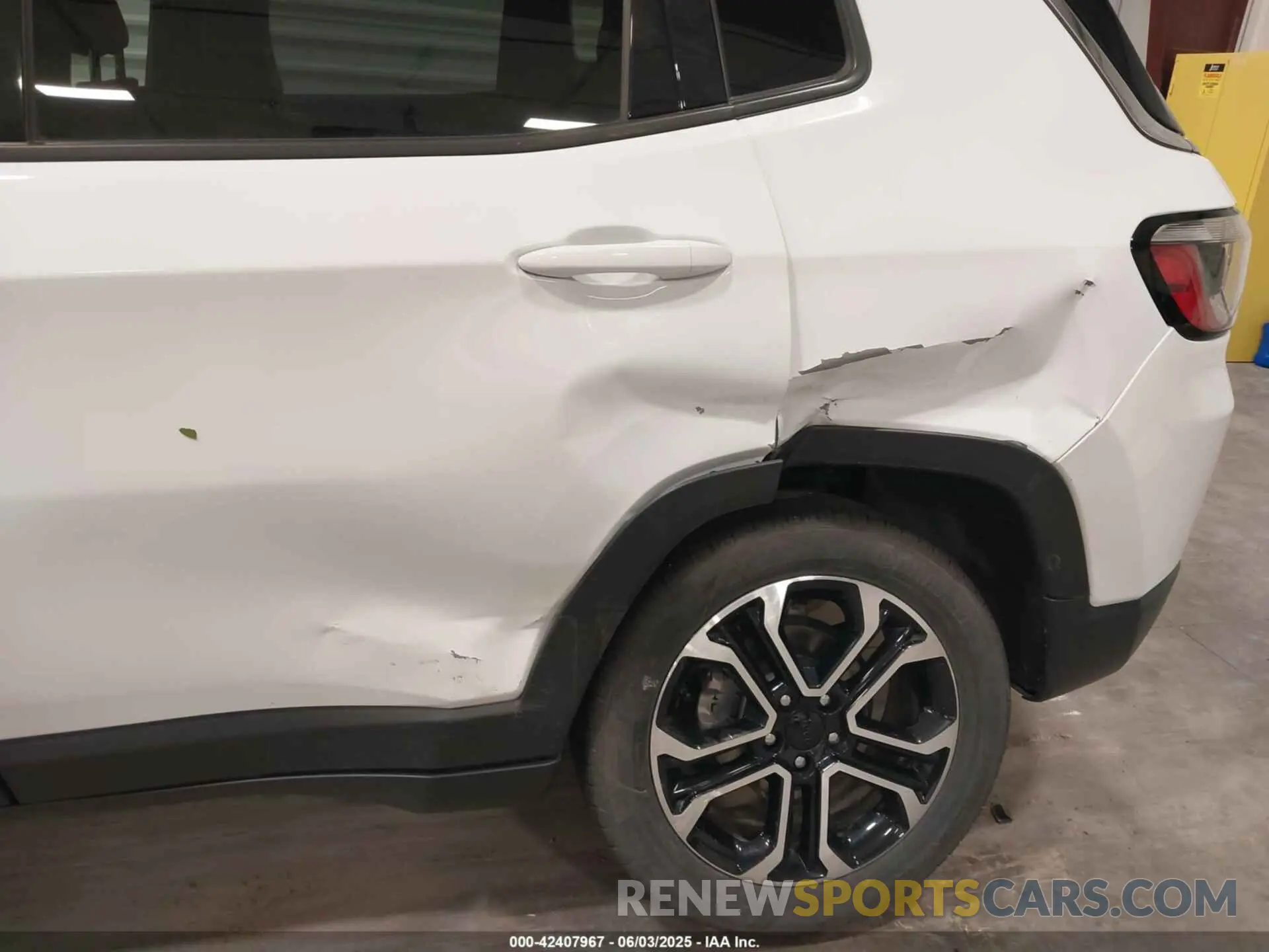 6 Photograph of a damaged car 3C4NJDCN1PT569129 JEEP COMPASS 2023