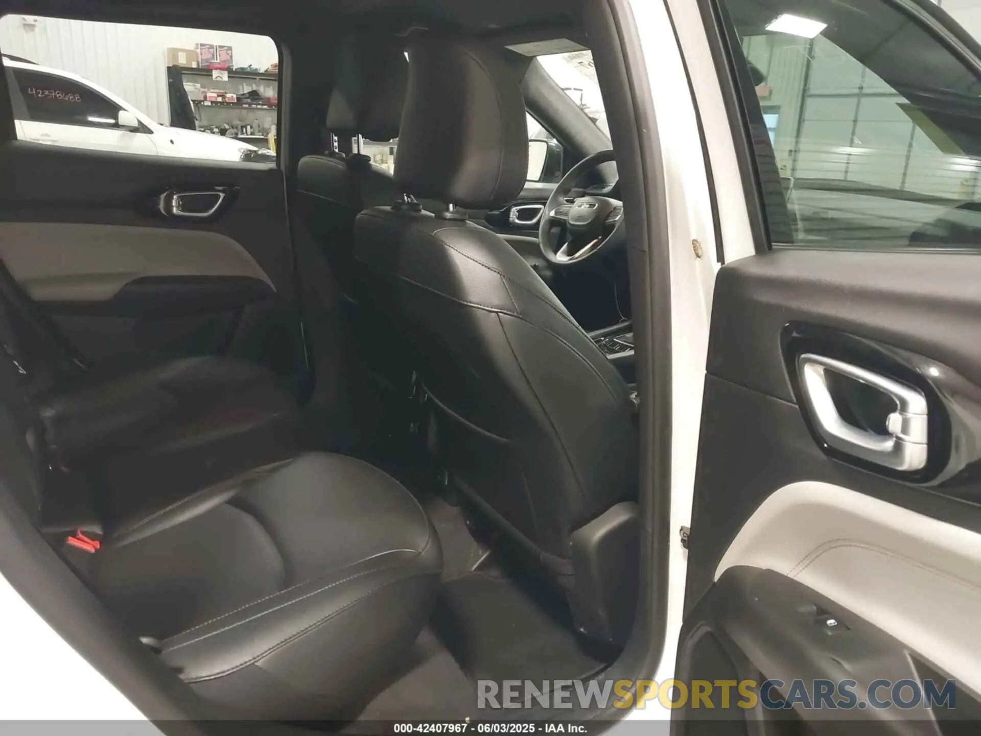 8 Photograph of a damaged car 3C4NJDCN1PT569129 JEEP COMPASS 2023