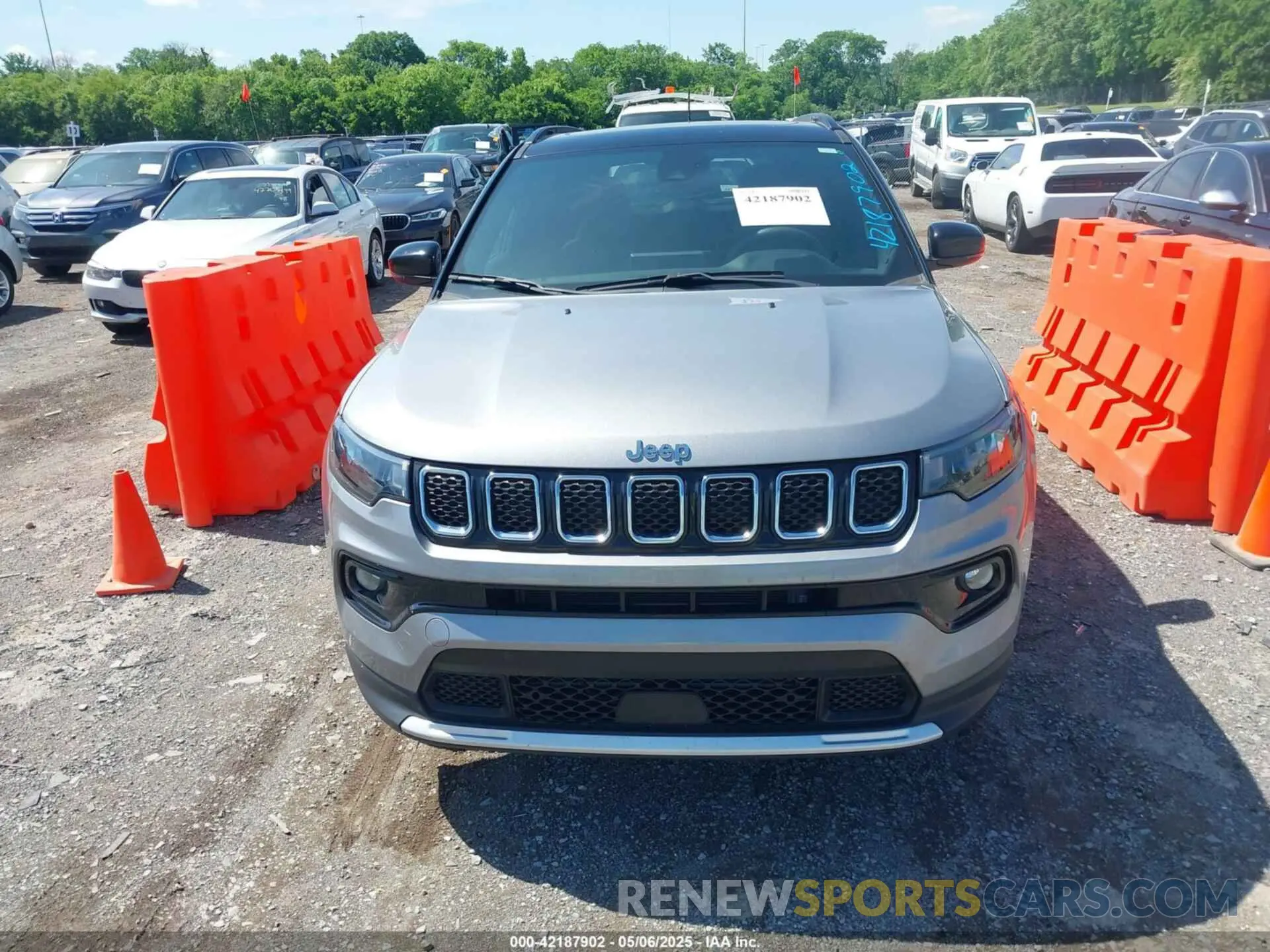 13 Photograph of a damaged car 3C4NJDCN2PT534664 JEEP COMPASS 2023